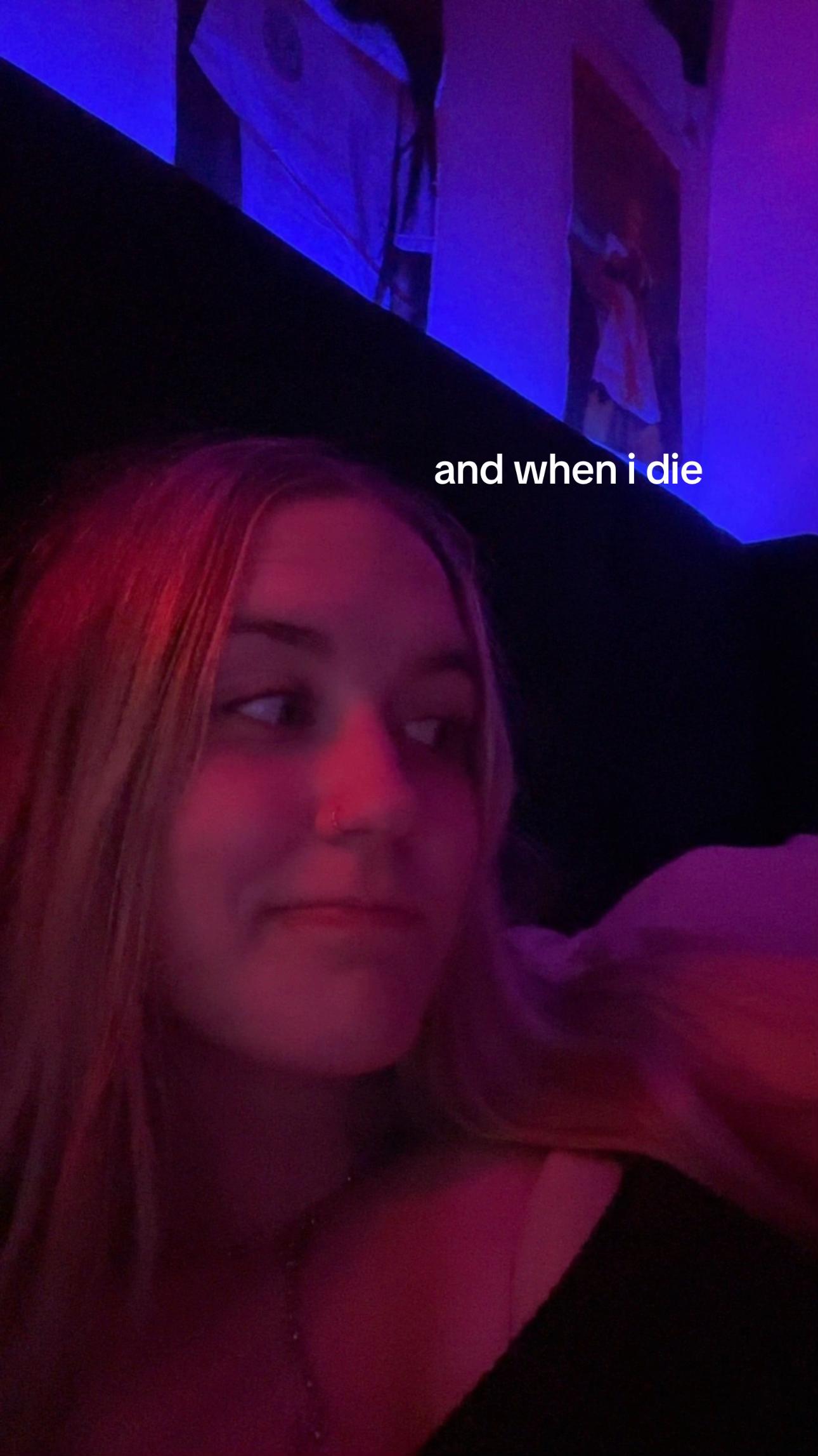 @unironicallyblonde