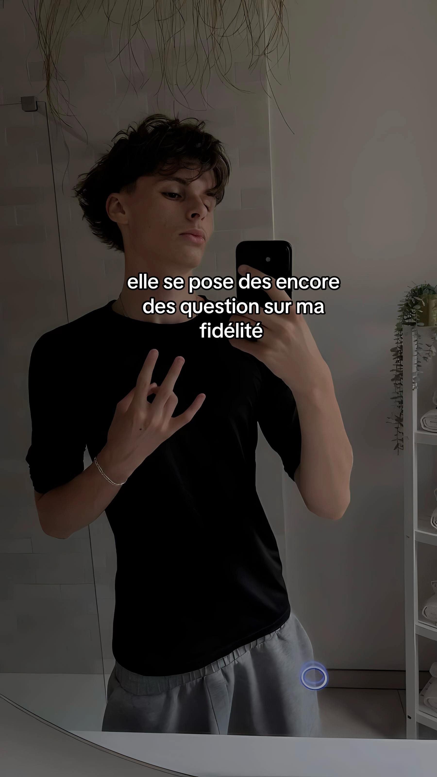 @⃟