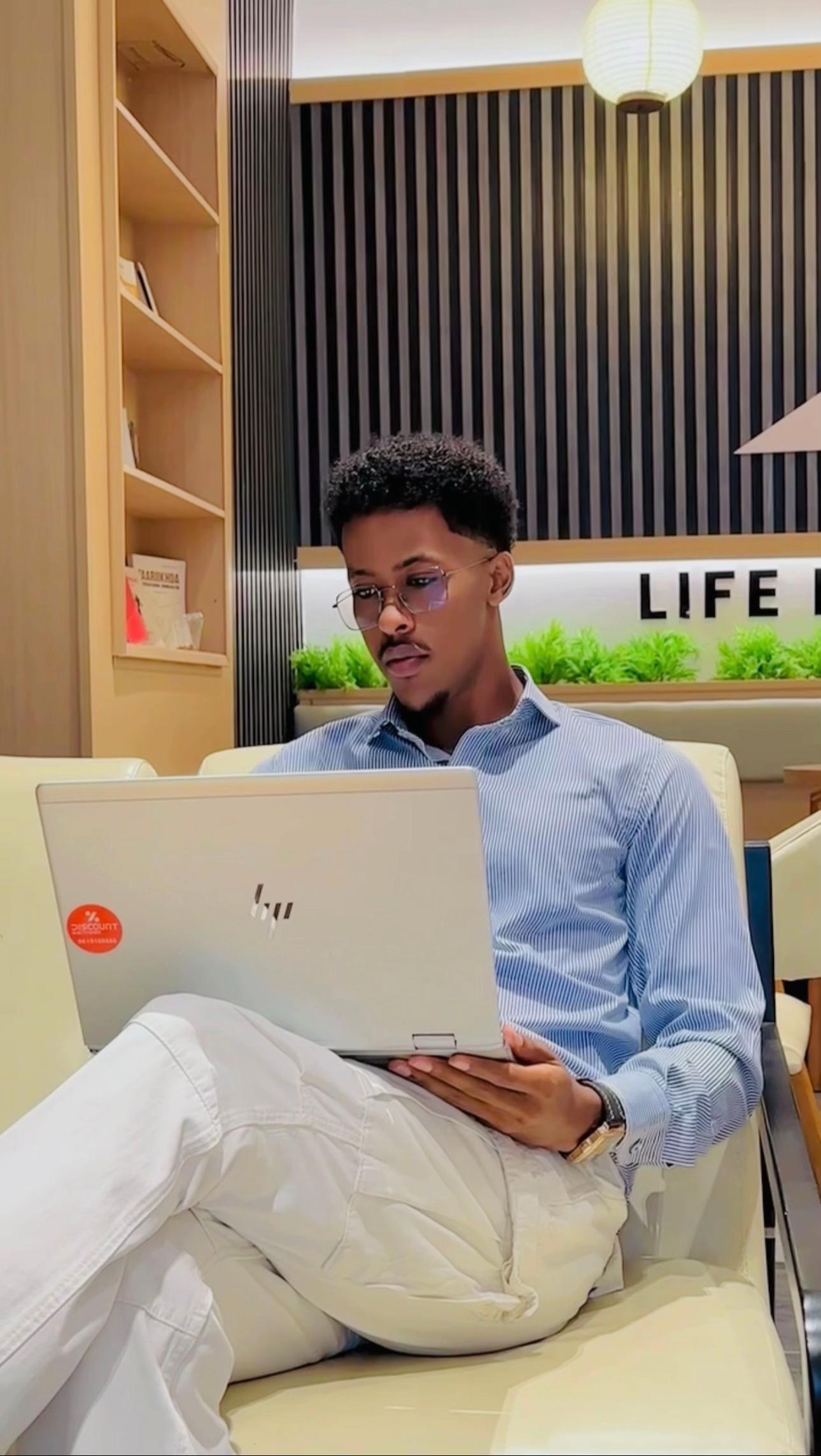 @Abdirahman🇸🇴