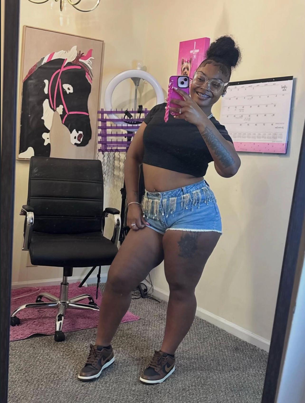 @julliatania__