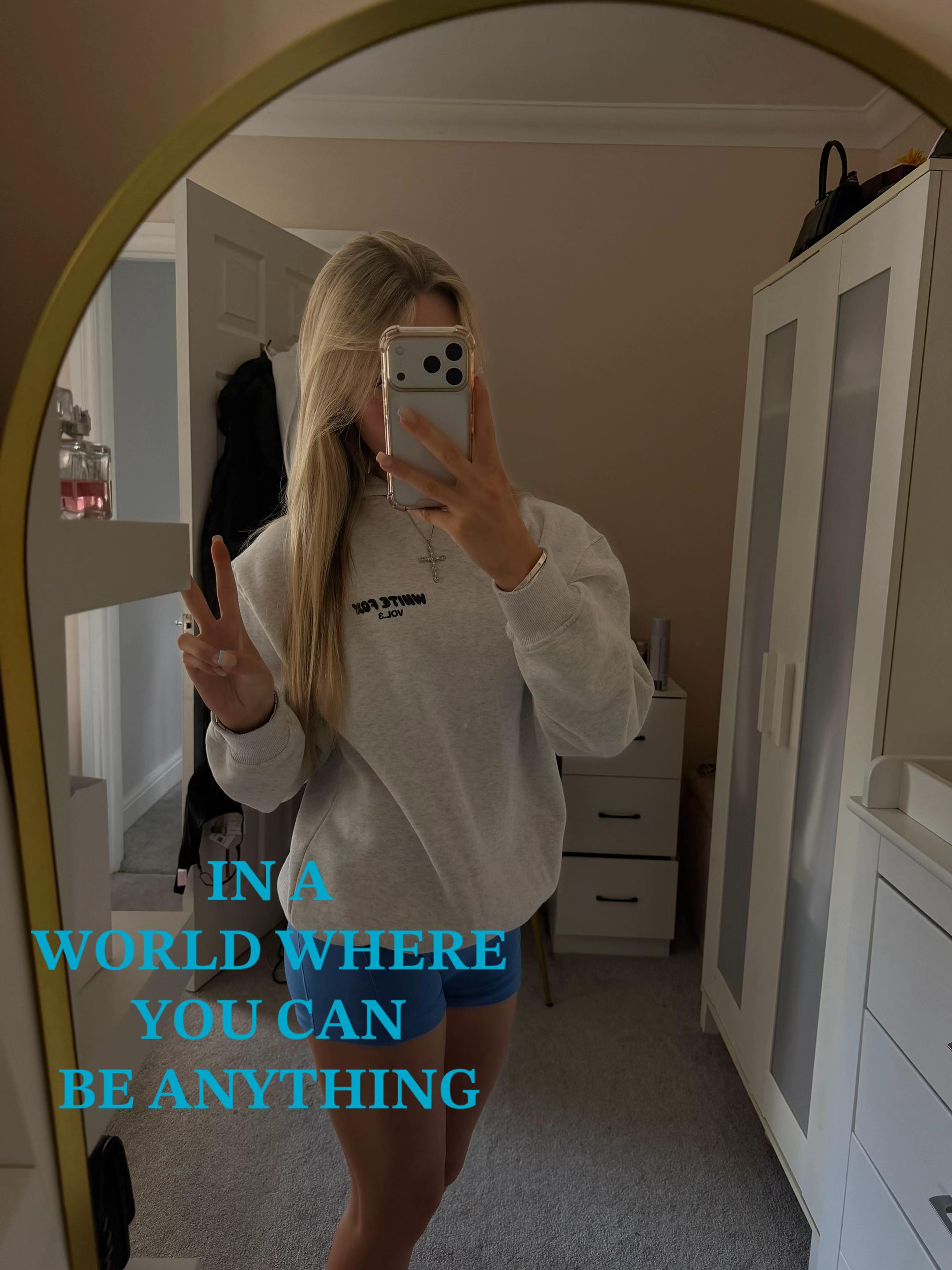 @𝓅ℴ𝓅𝓅𝓎 🧿
