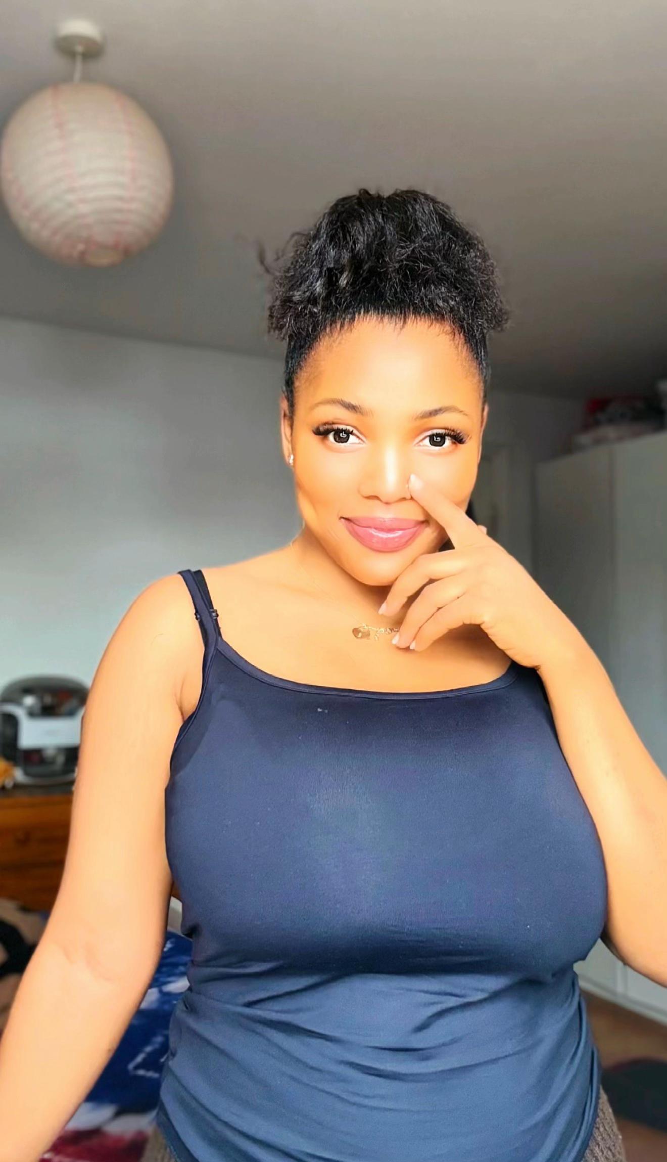 @IYZ QUEEN 💍🦋❤️🩷