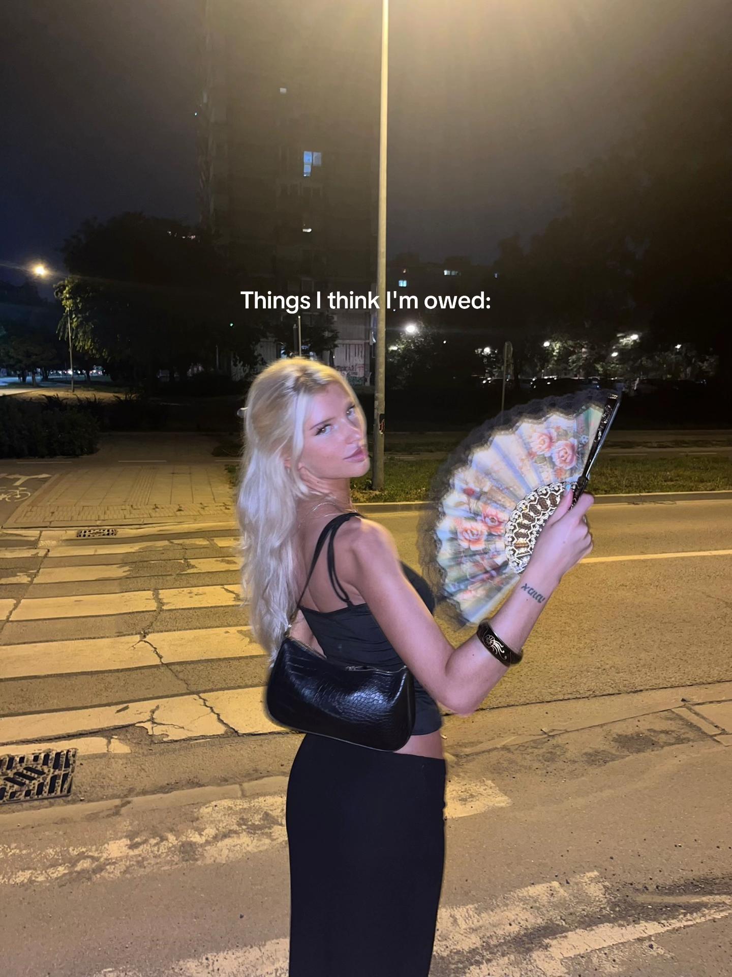 @𝒞𝒽𝒶𝓇𝓁𝒾𝓃𝑒