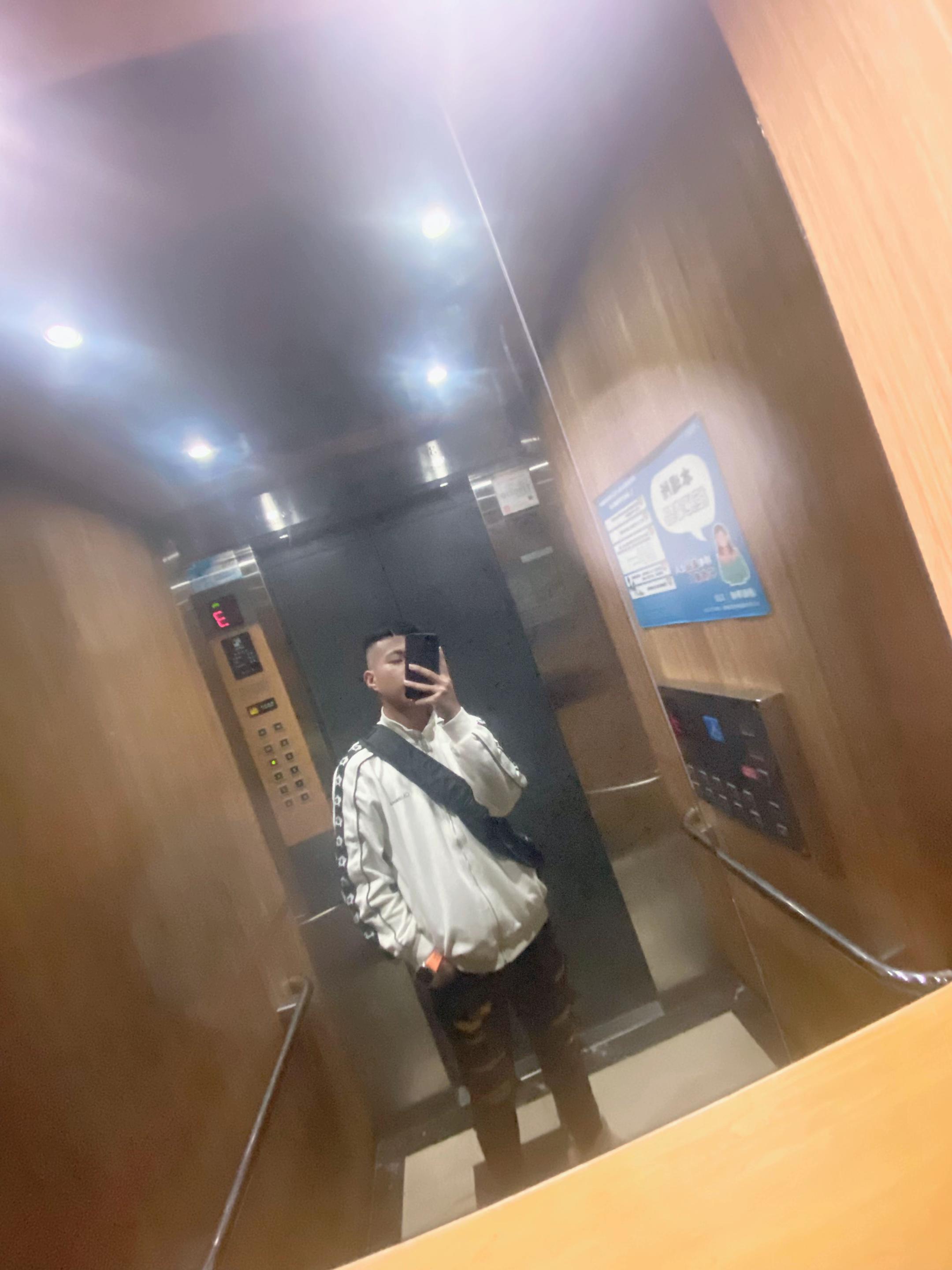 @逸