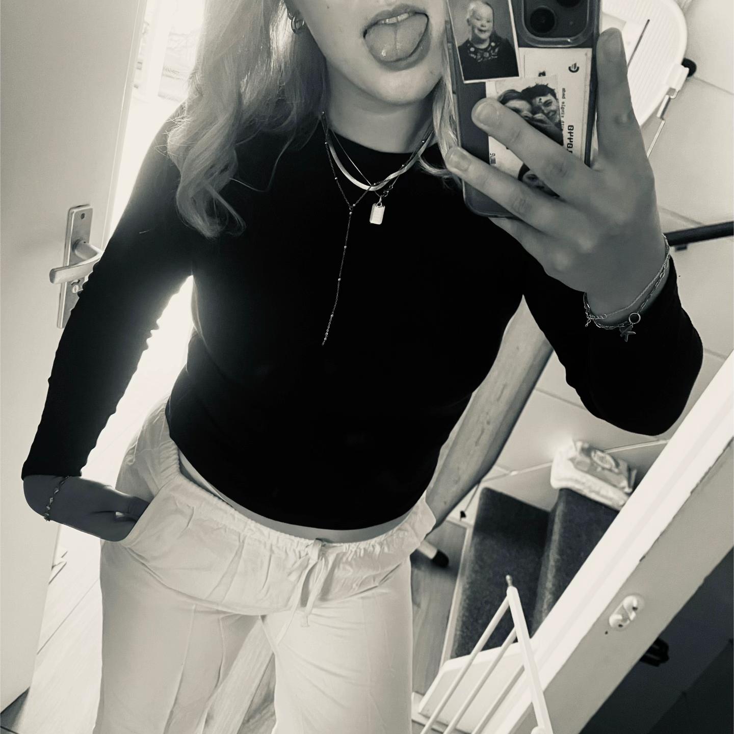 @𝐦𝐚𝐝𝐞𝐥𝐢𝐞𝐟