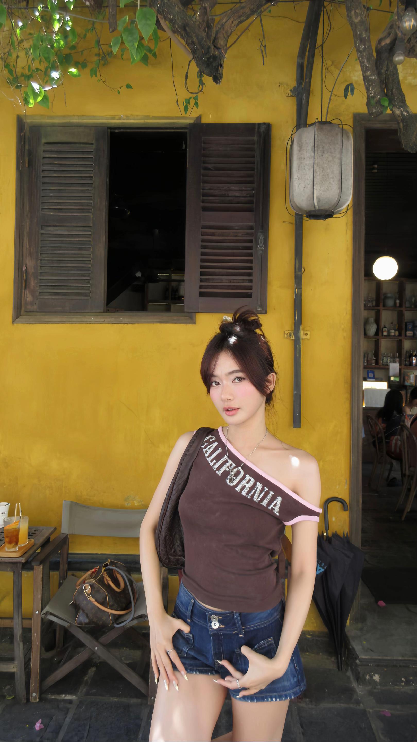 @Uy&ecirc;n Fang
