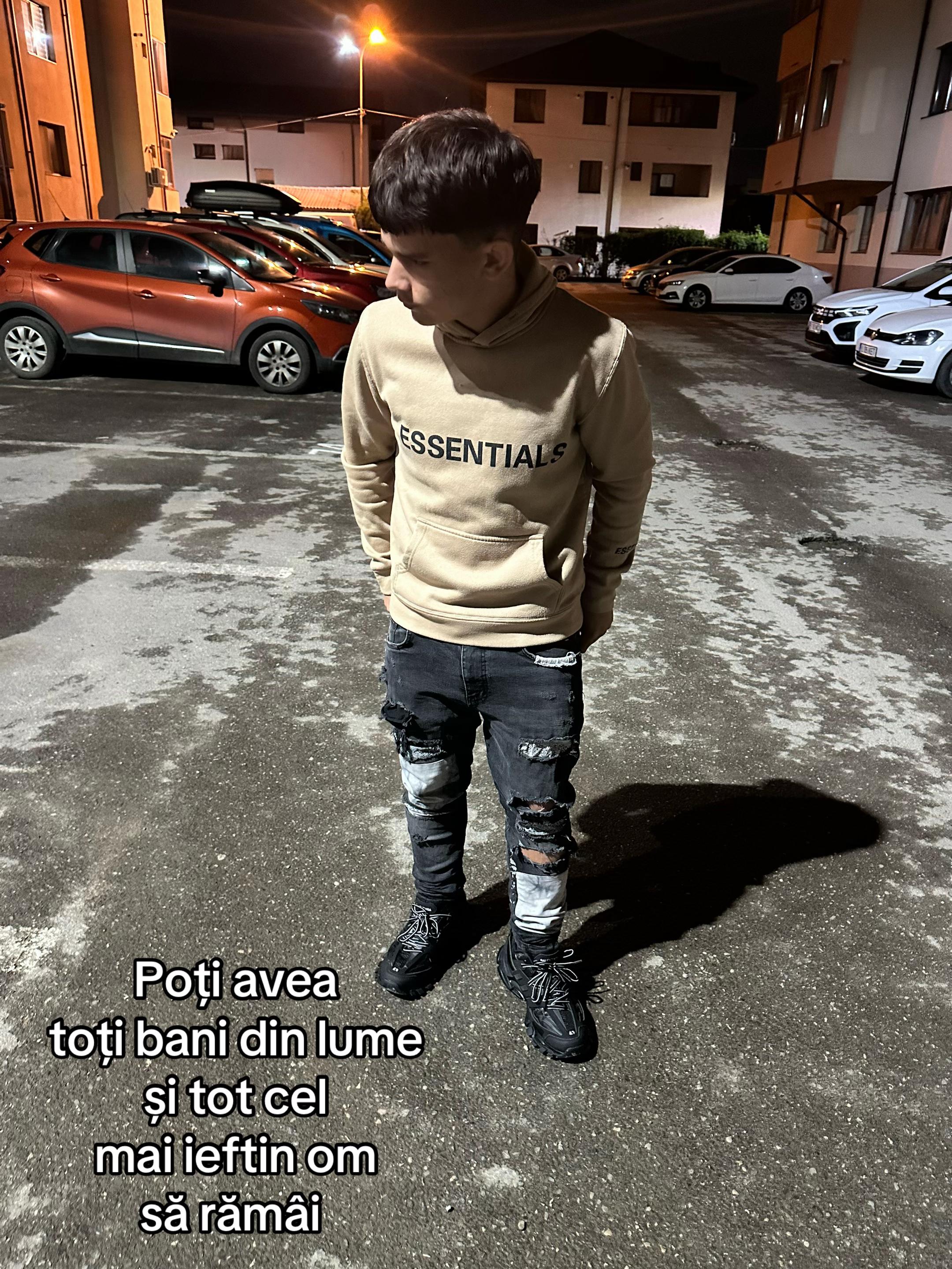 @27.raresq