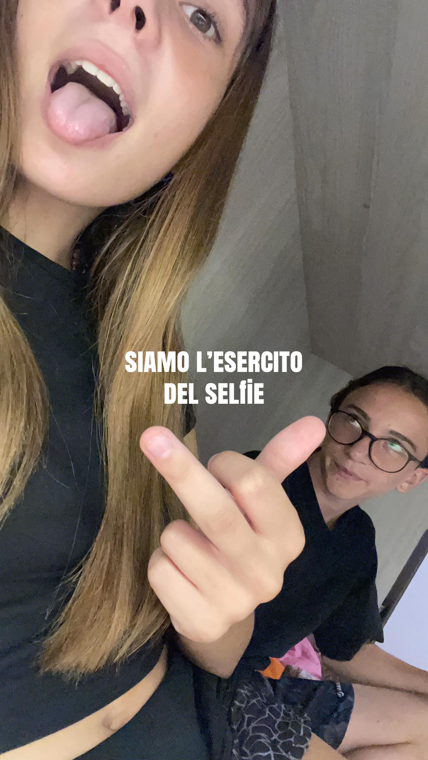 @𝔑