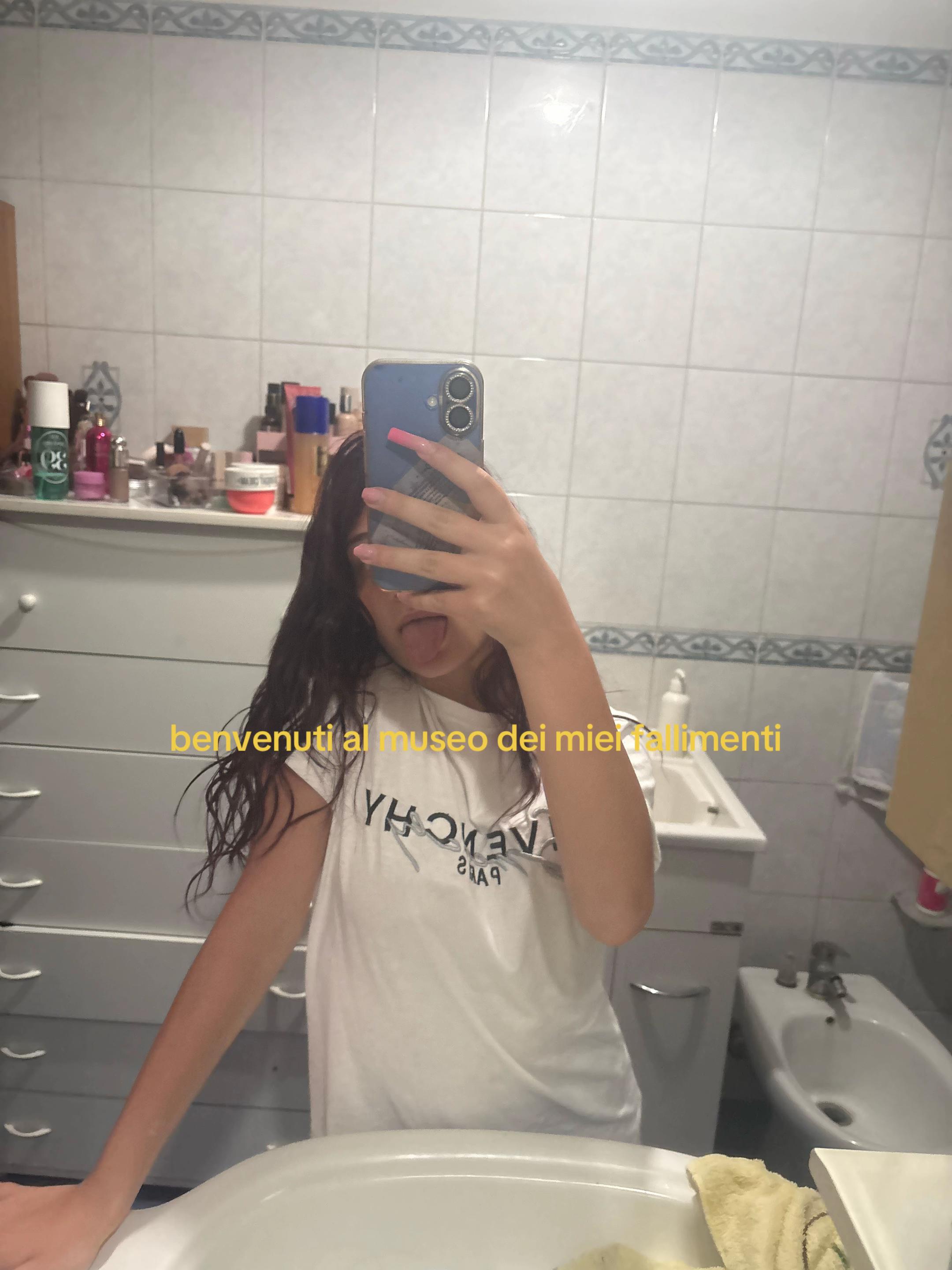@sono solo depressa btw🫰🏻
