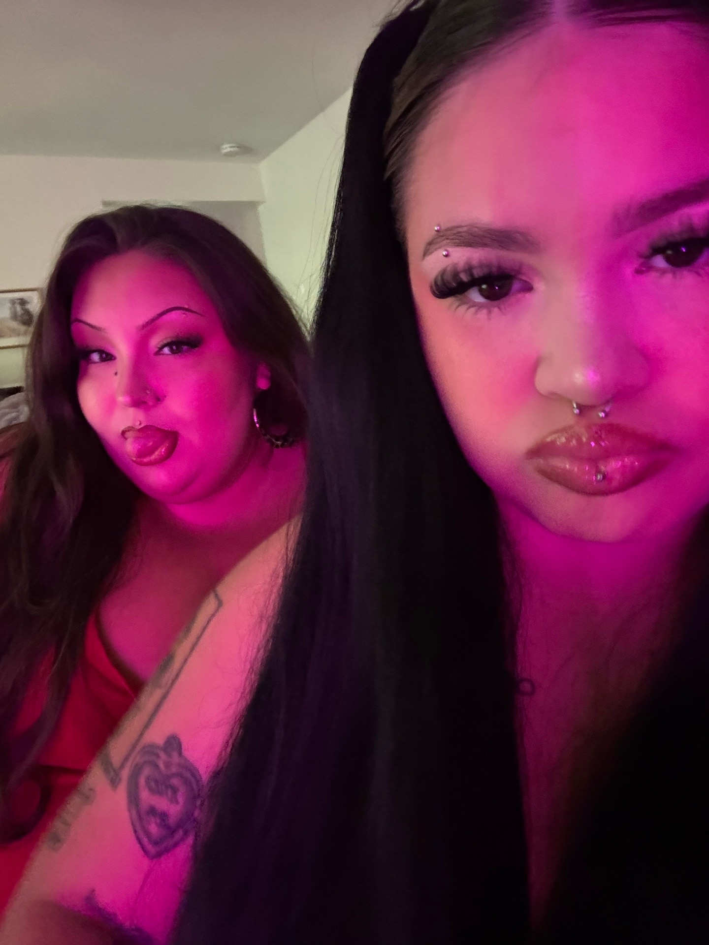 @thelesbianbf