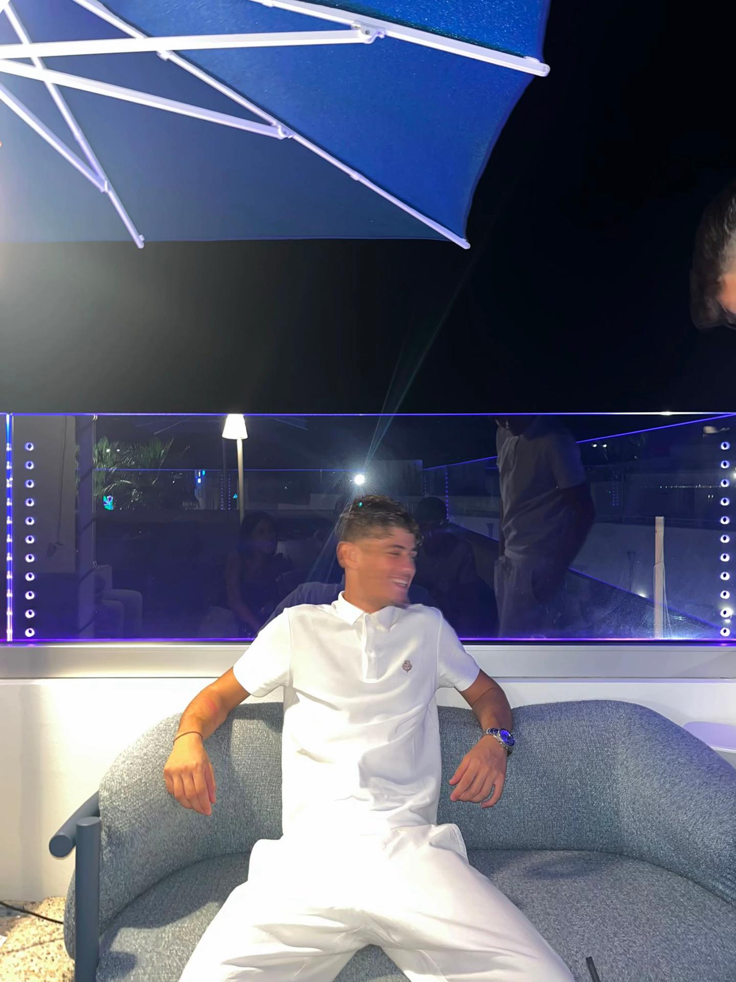 @𝐅𝐑𝐄𝐍𝐂𝐈𝐒💎