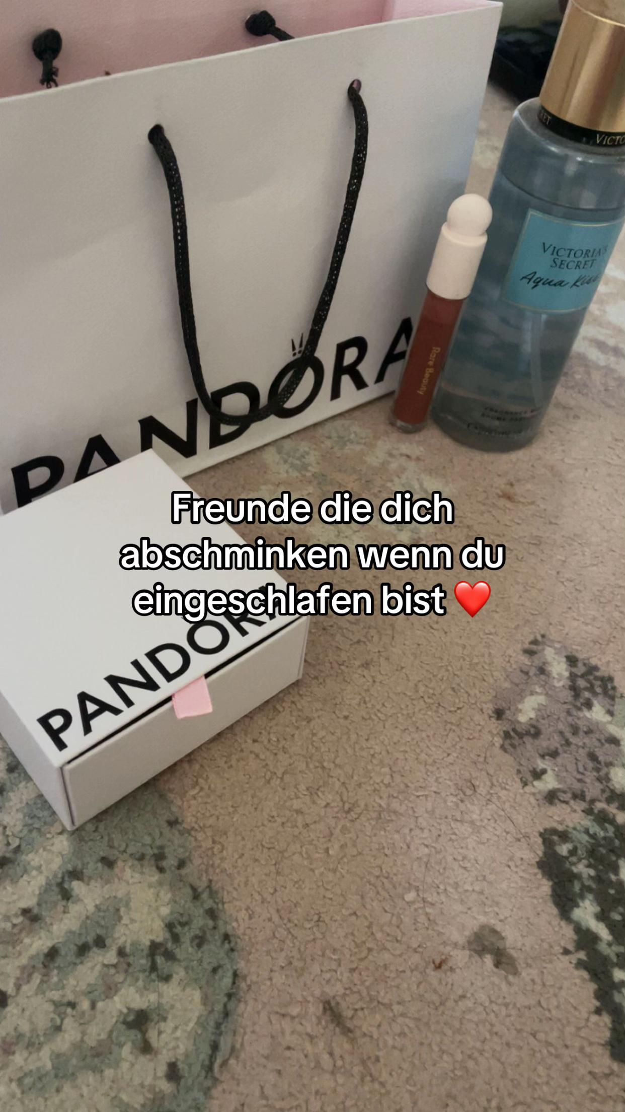 @𝕄𝕖𝕝𝕚𝕟𝕒🦈 ྀིྀི