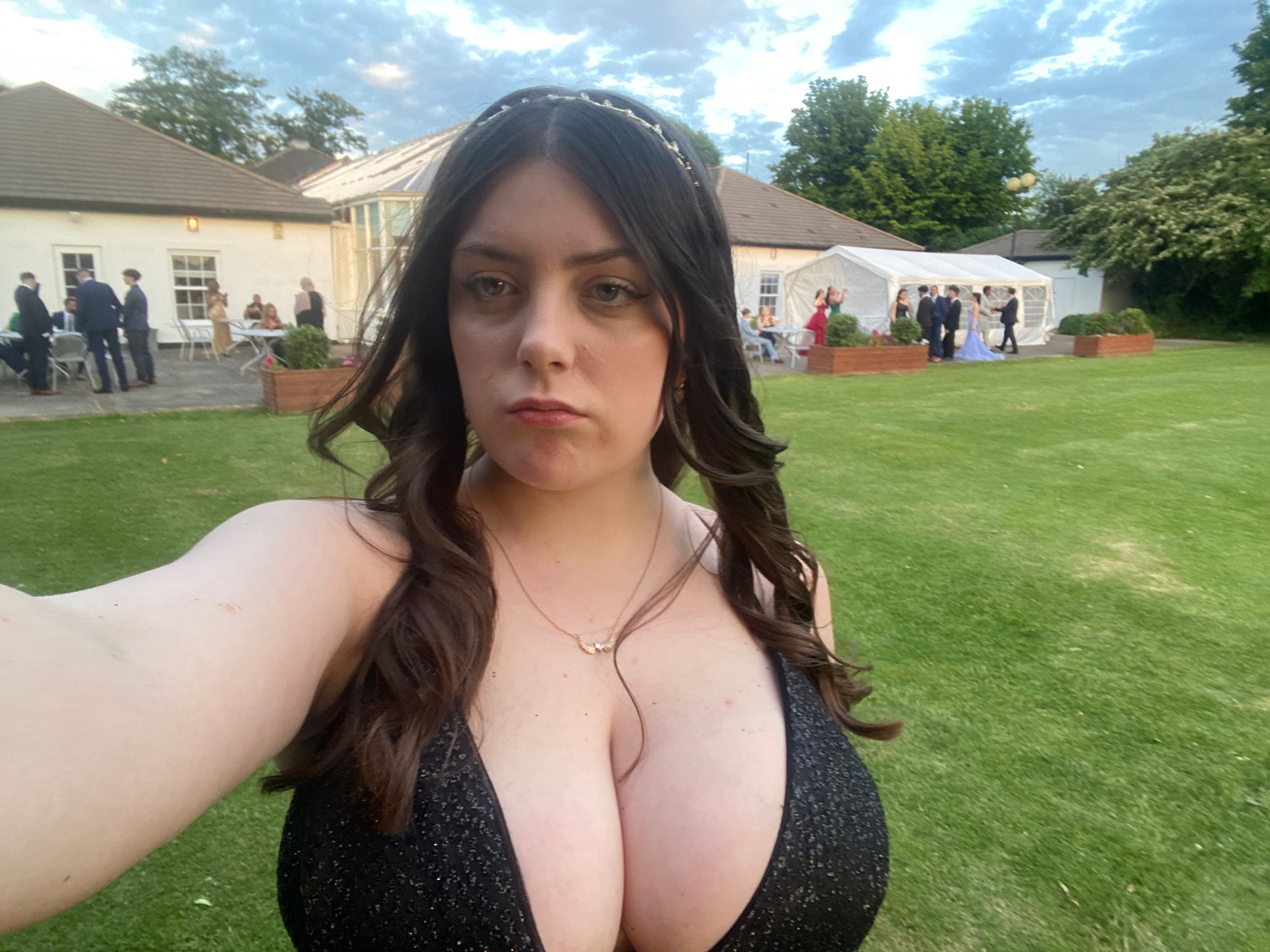 @𝓔𝓵𝓵𝓮