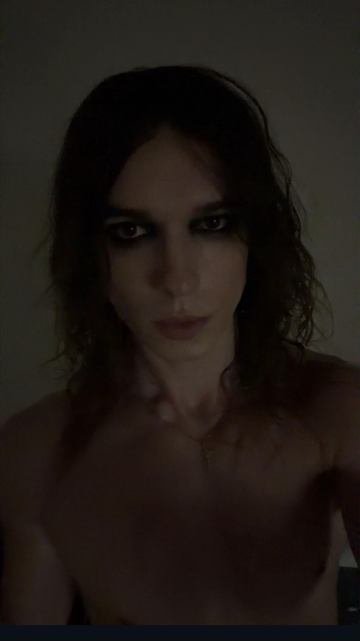 @2hollisstar