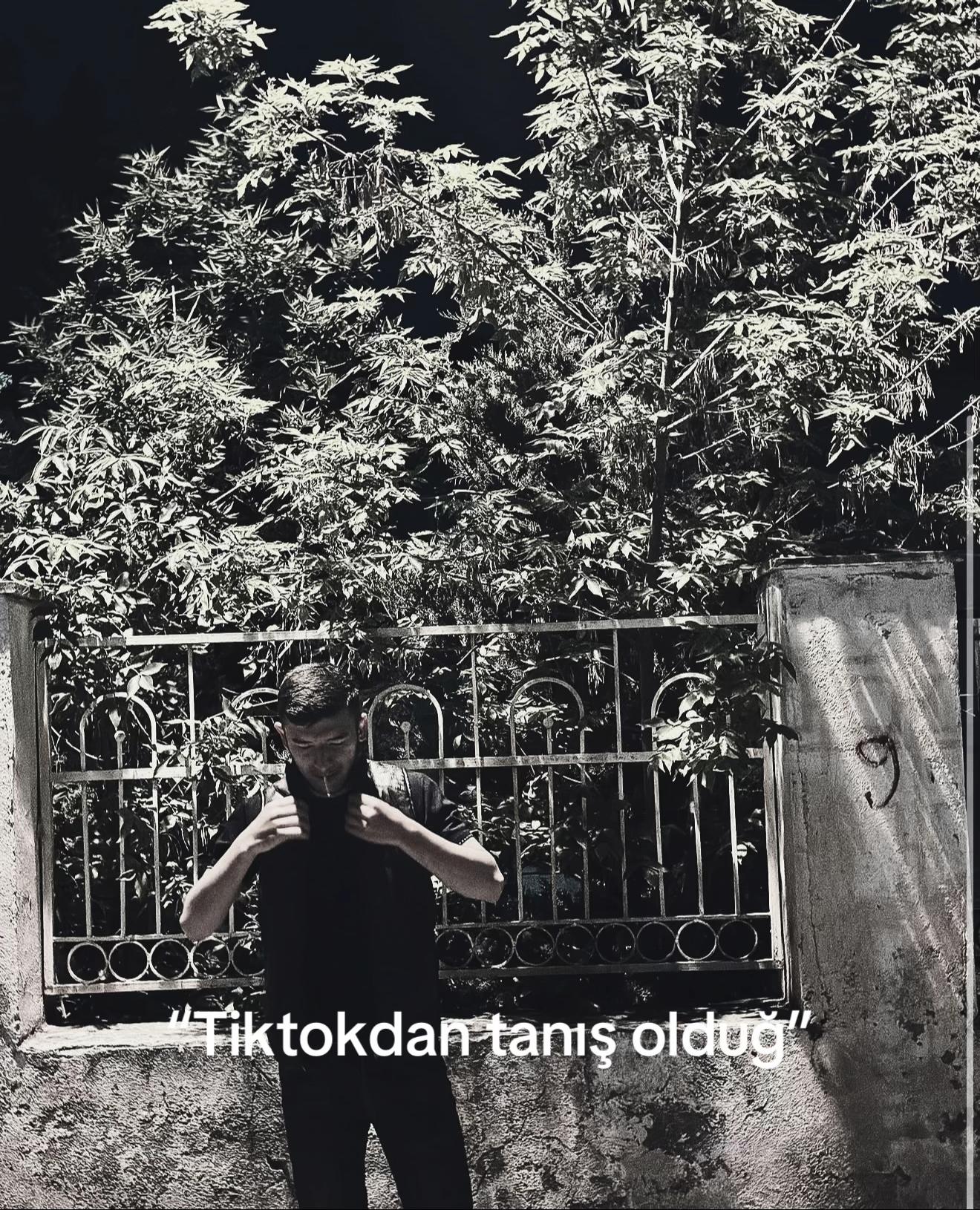 @858🫷🏻