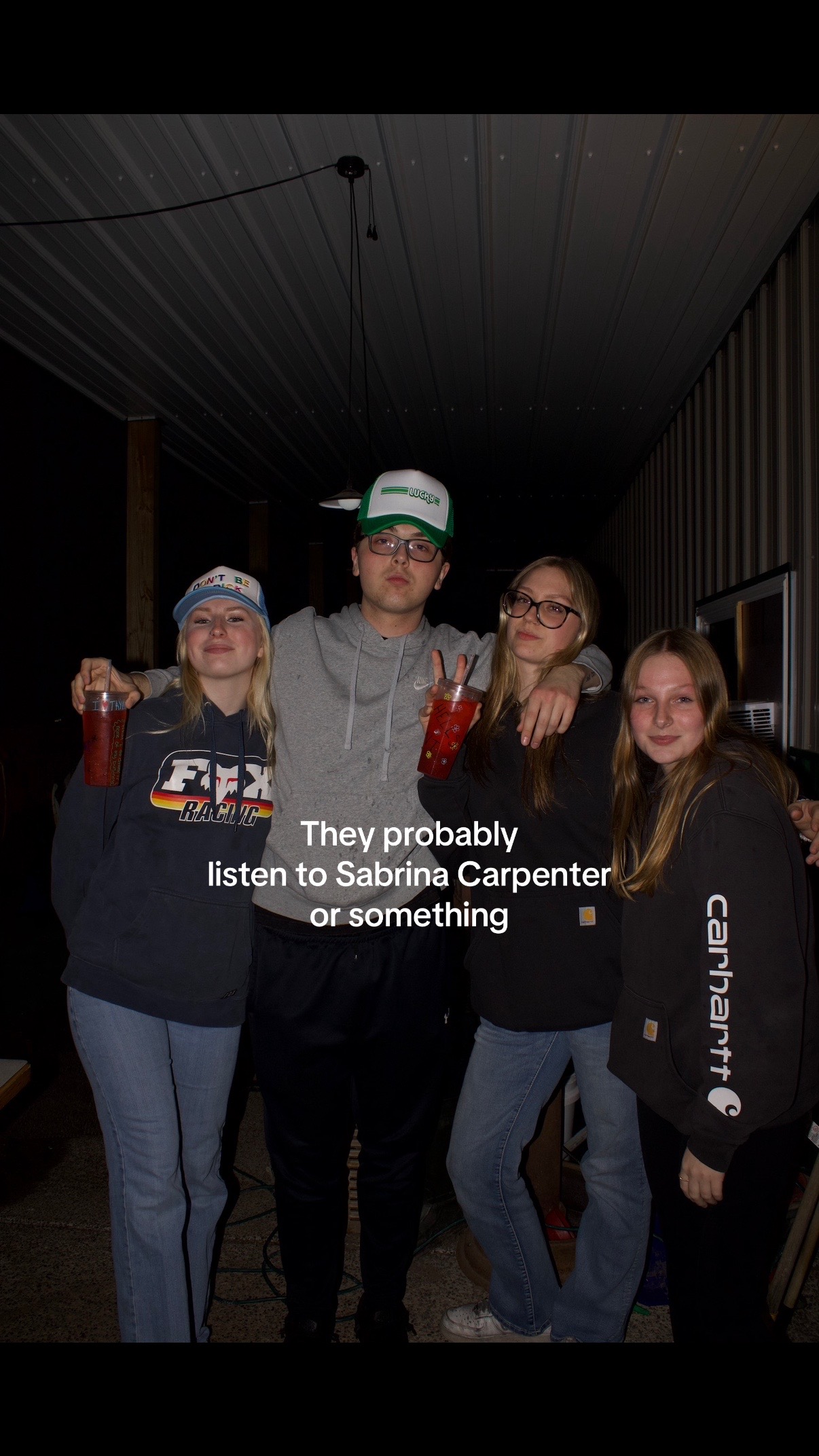 @mgk_tillidiexx