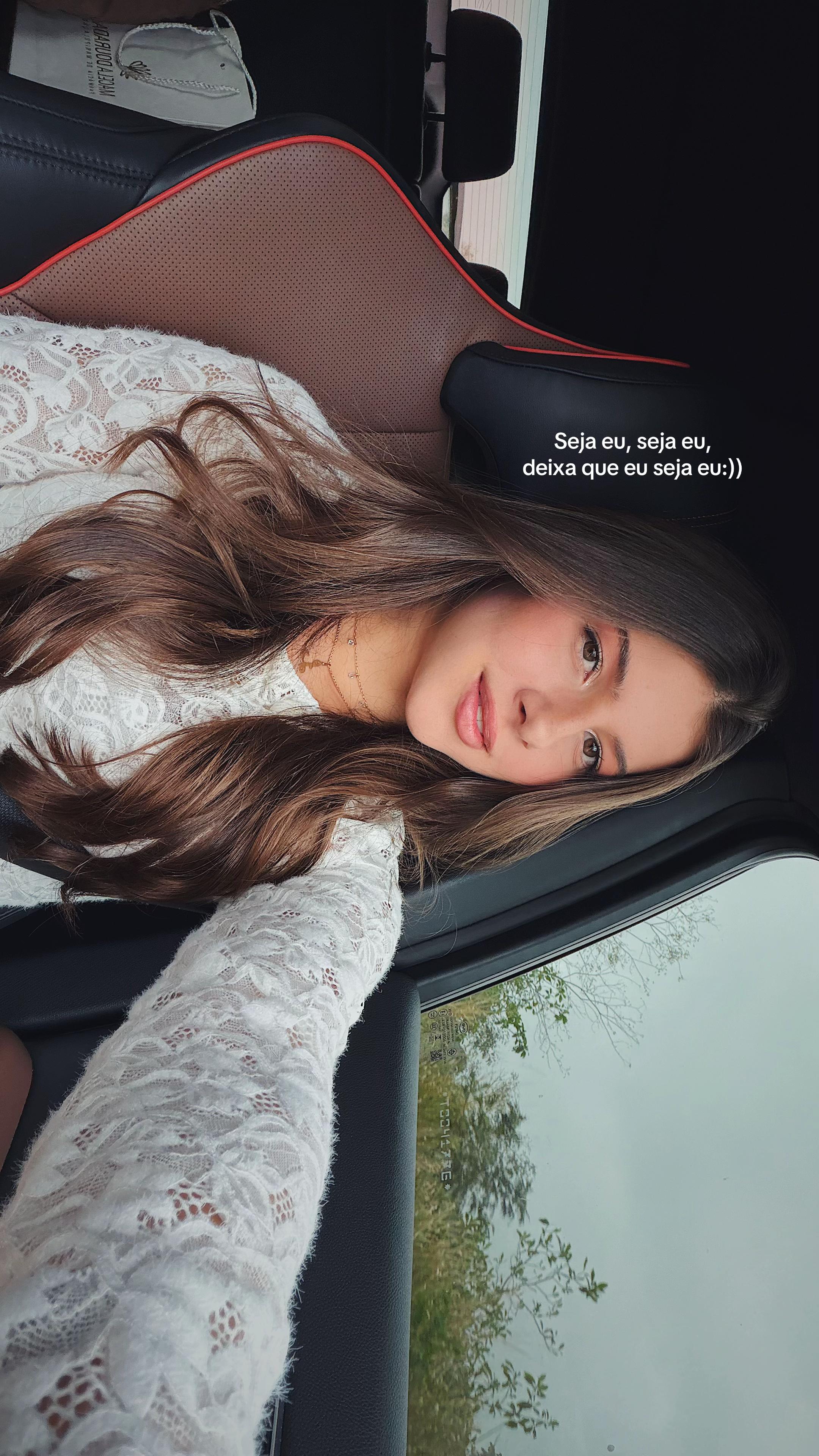 @LARACOSTAAB_