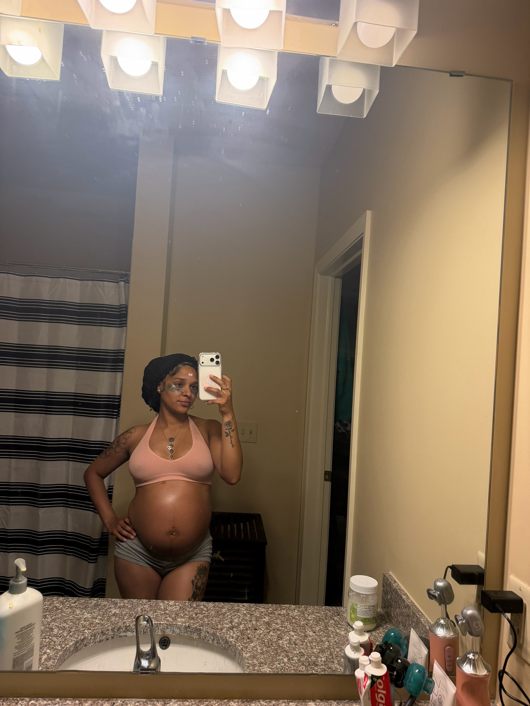 @Henny banks🖤✨