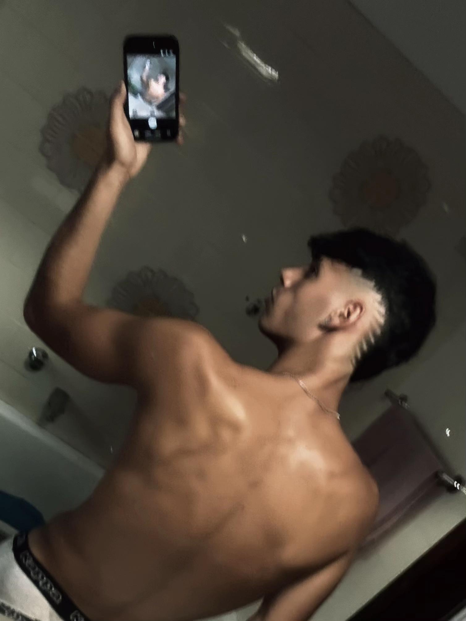 @🦅