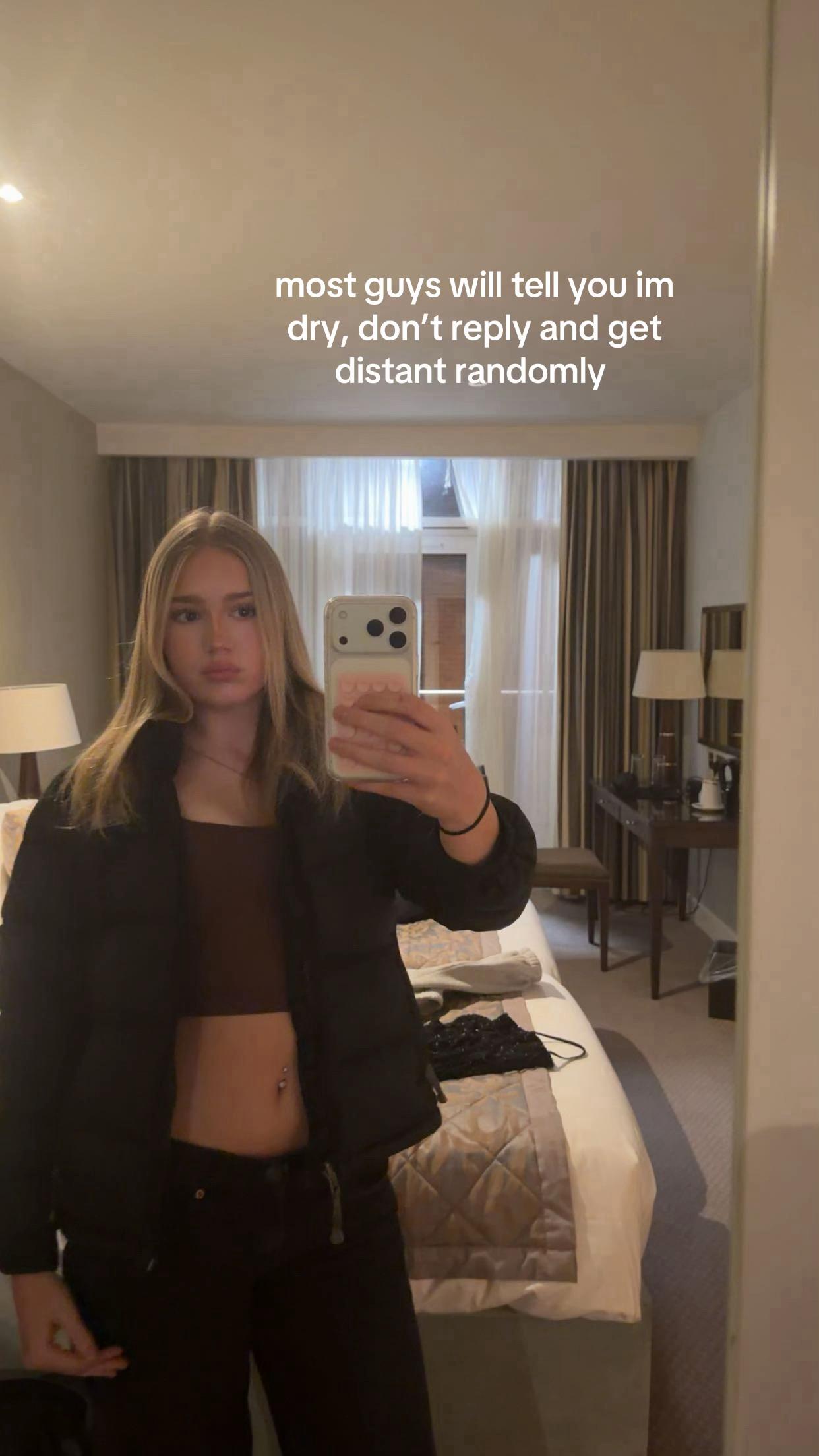@amelieꨄ