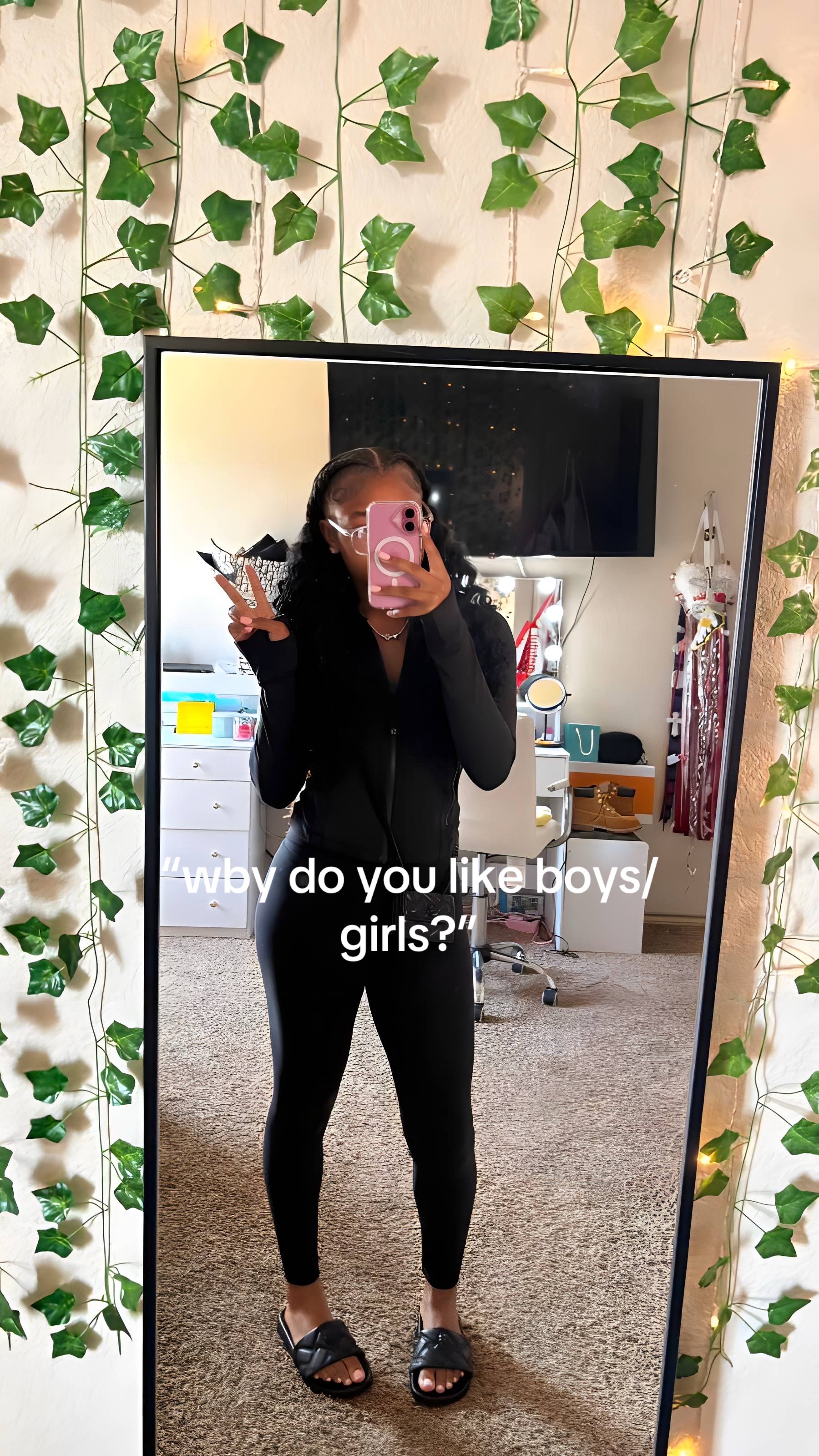 @⃟