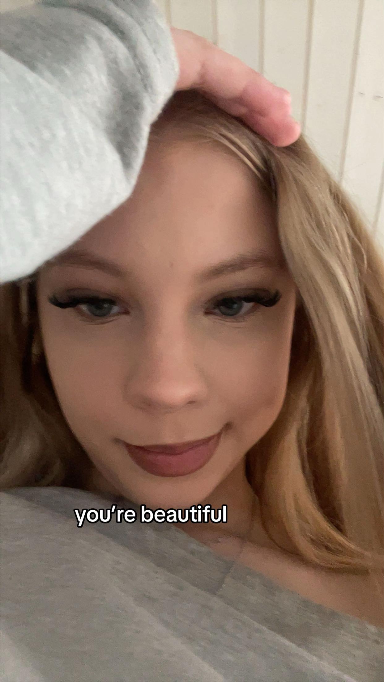 @ツ