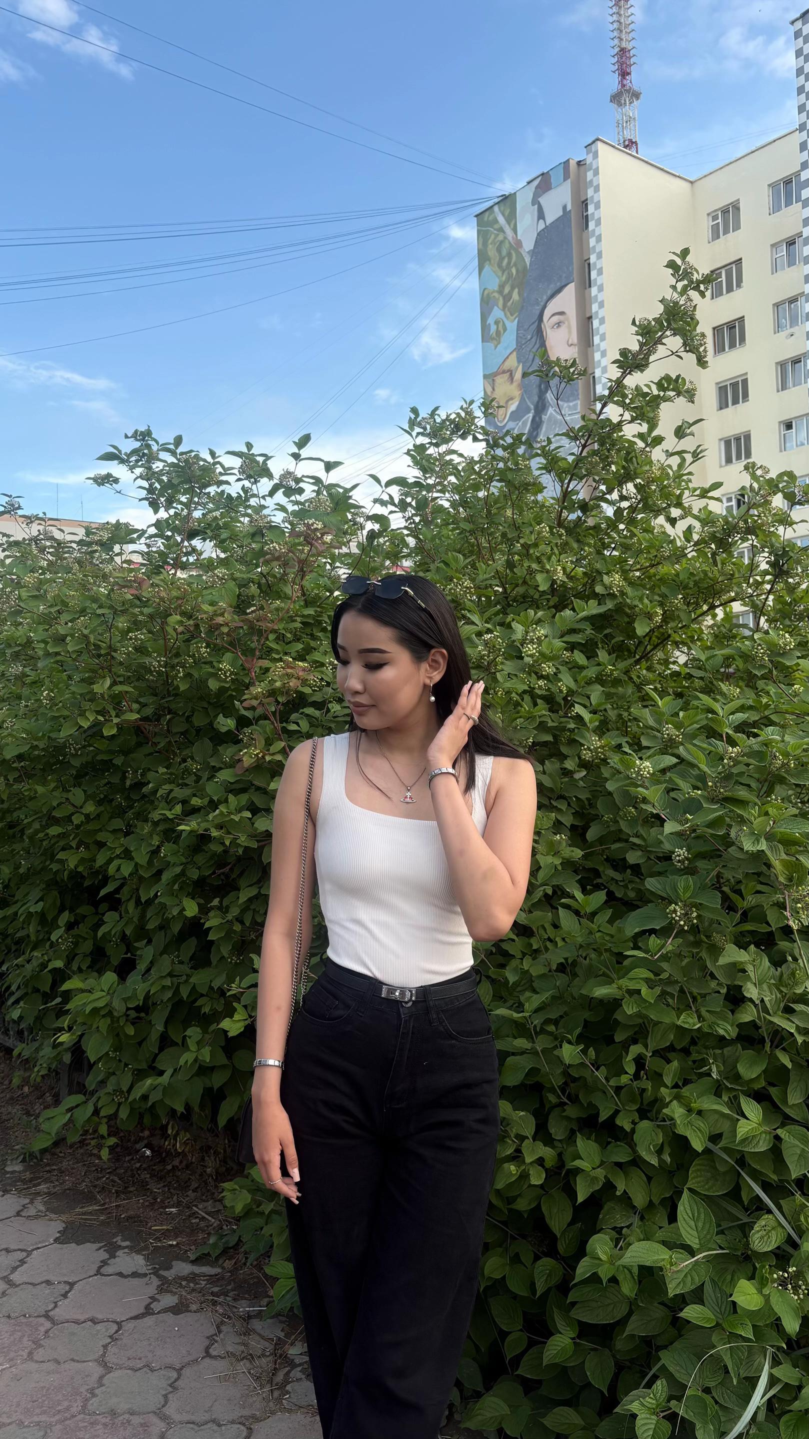 @825