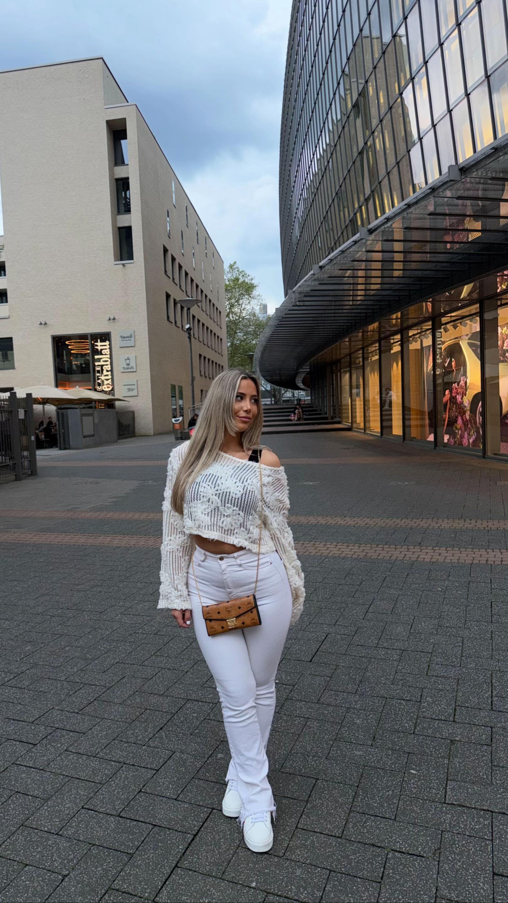 @👸🏼🎀