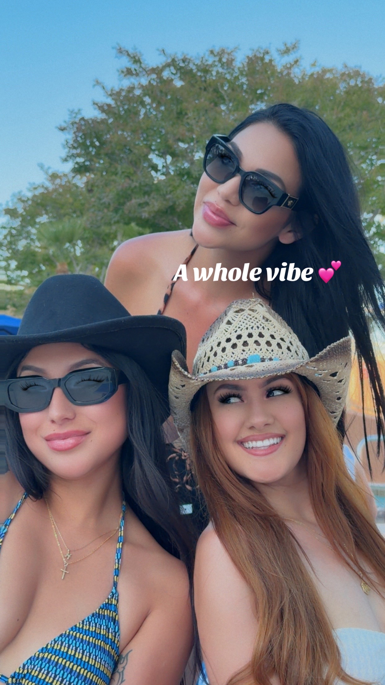 @Bella_B_