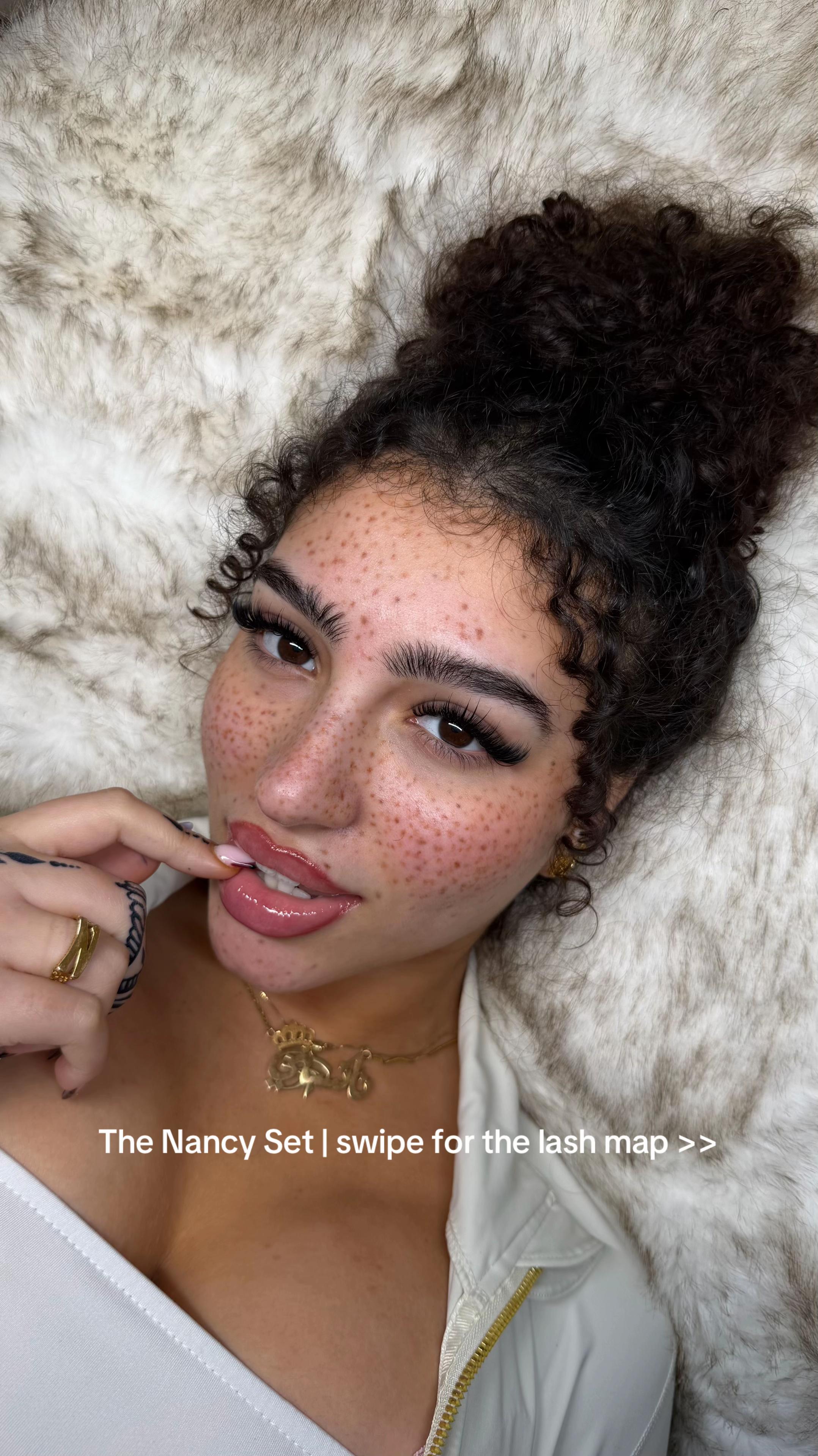 @Lashes By Hols | Lash Supplier