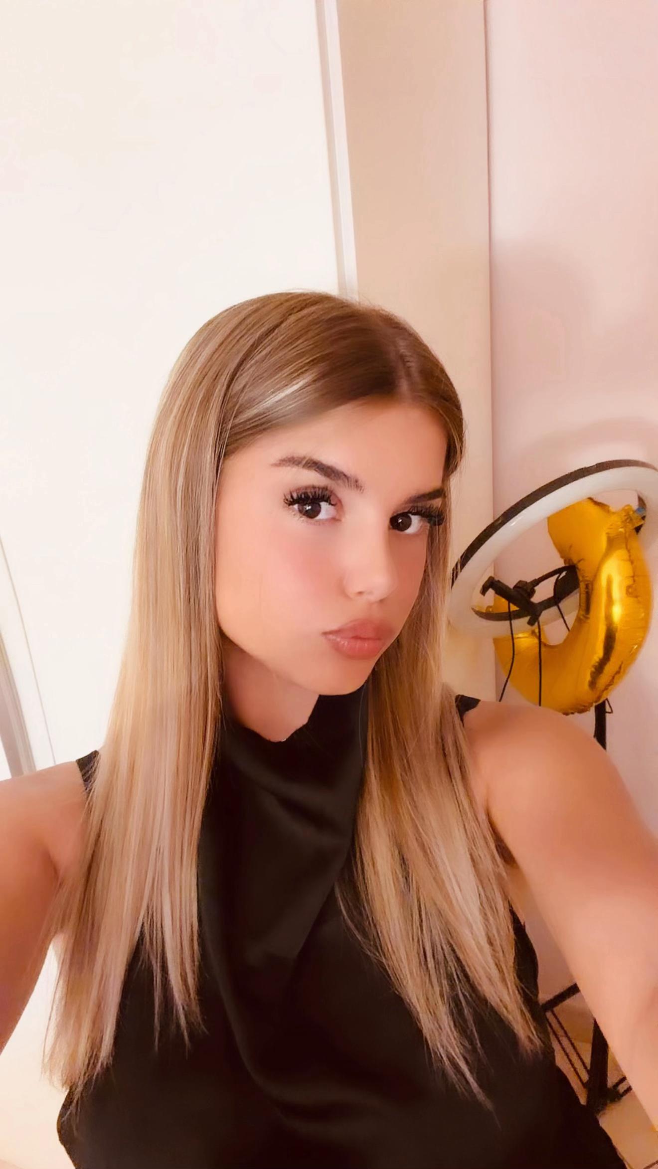 @𝟷𝟿