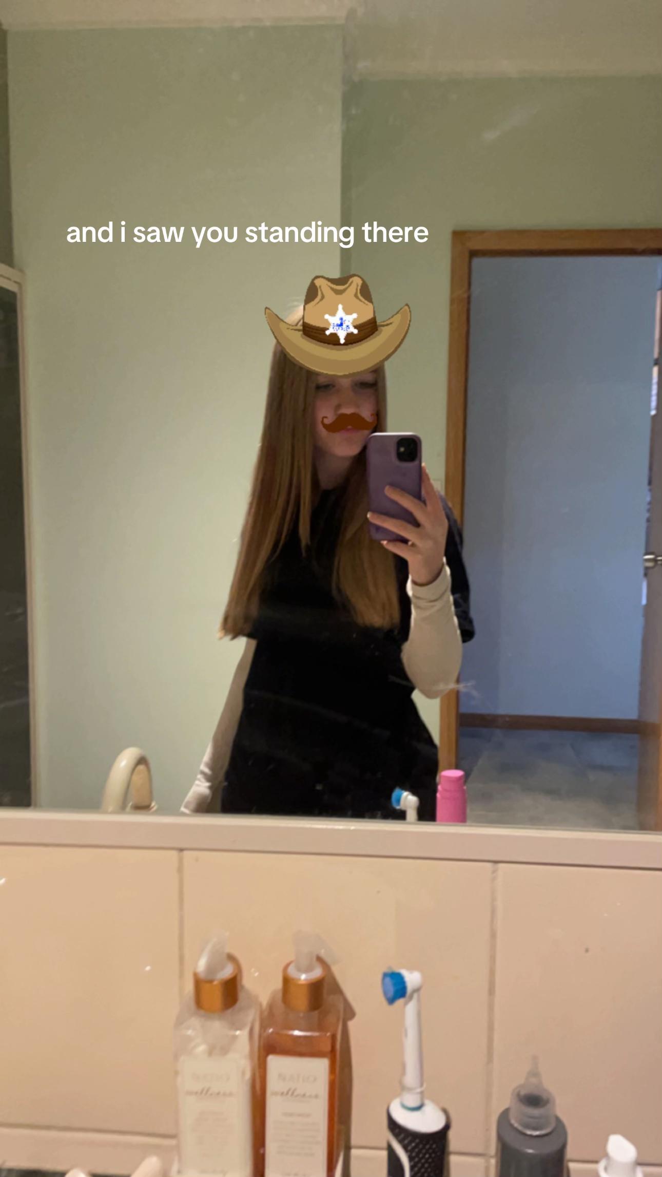 @unironicallyblonde
