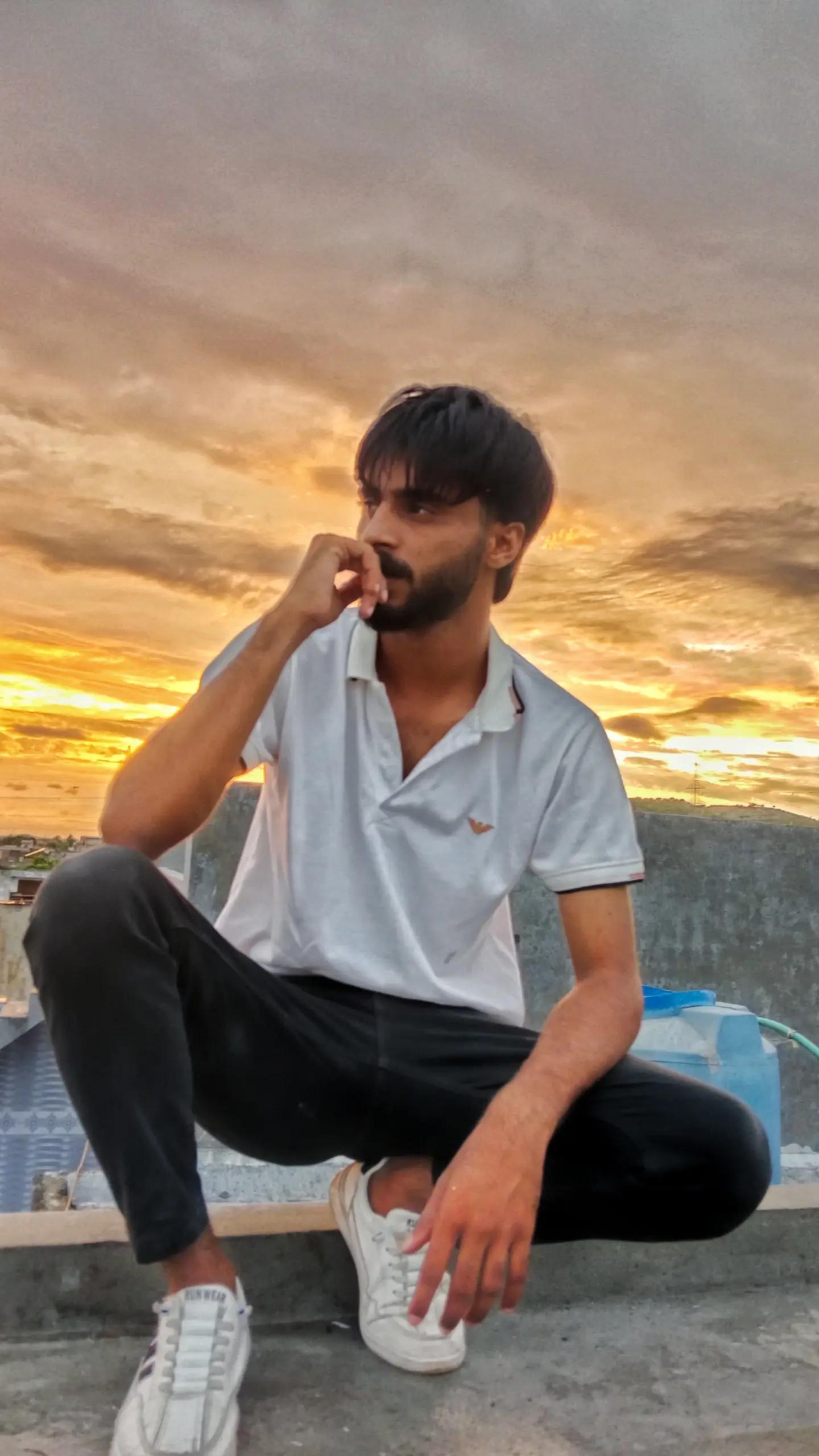 @🕊️🕷️