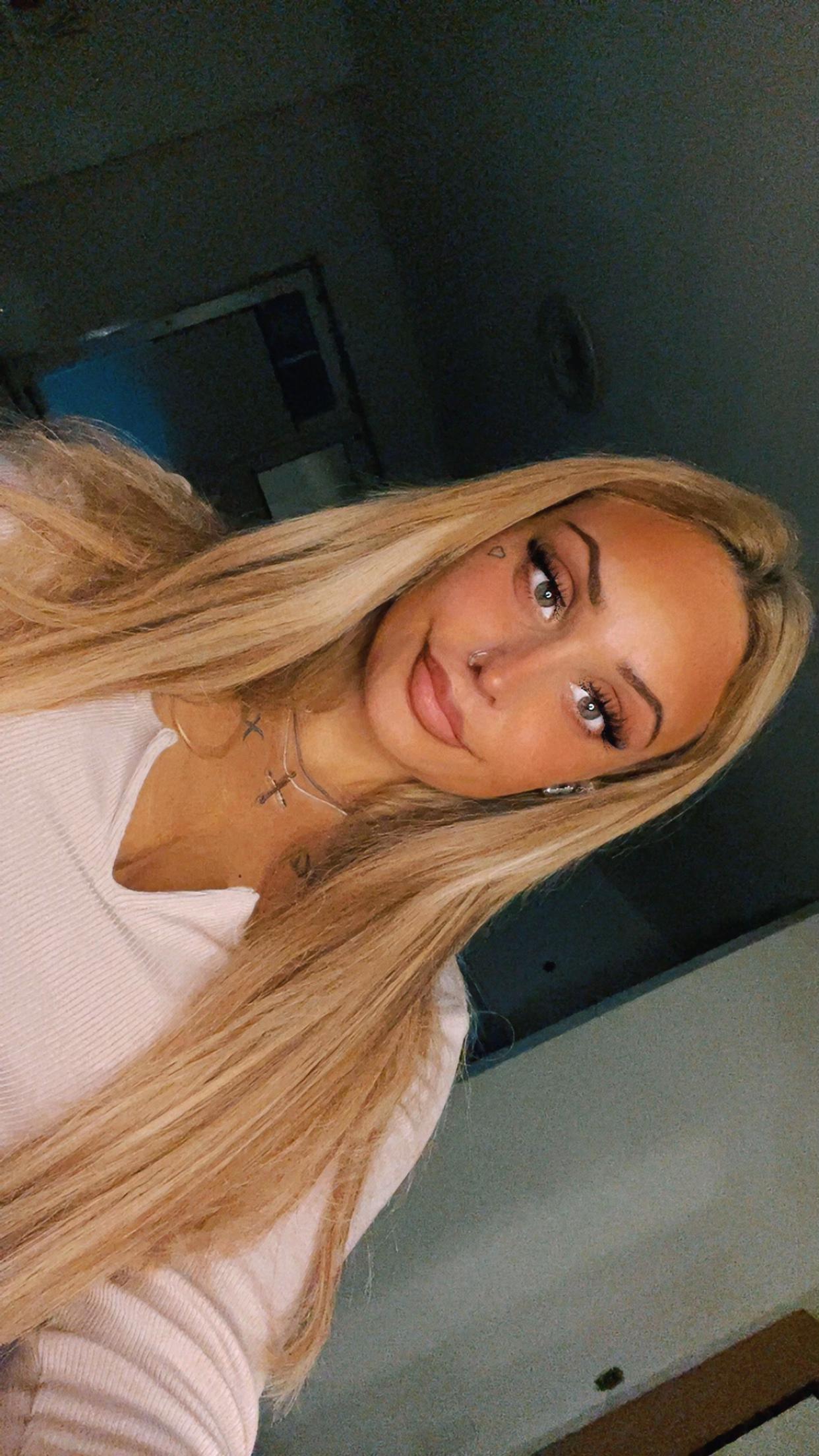 @bellaa_blond