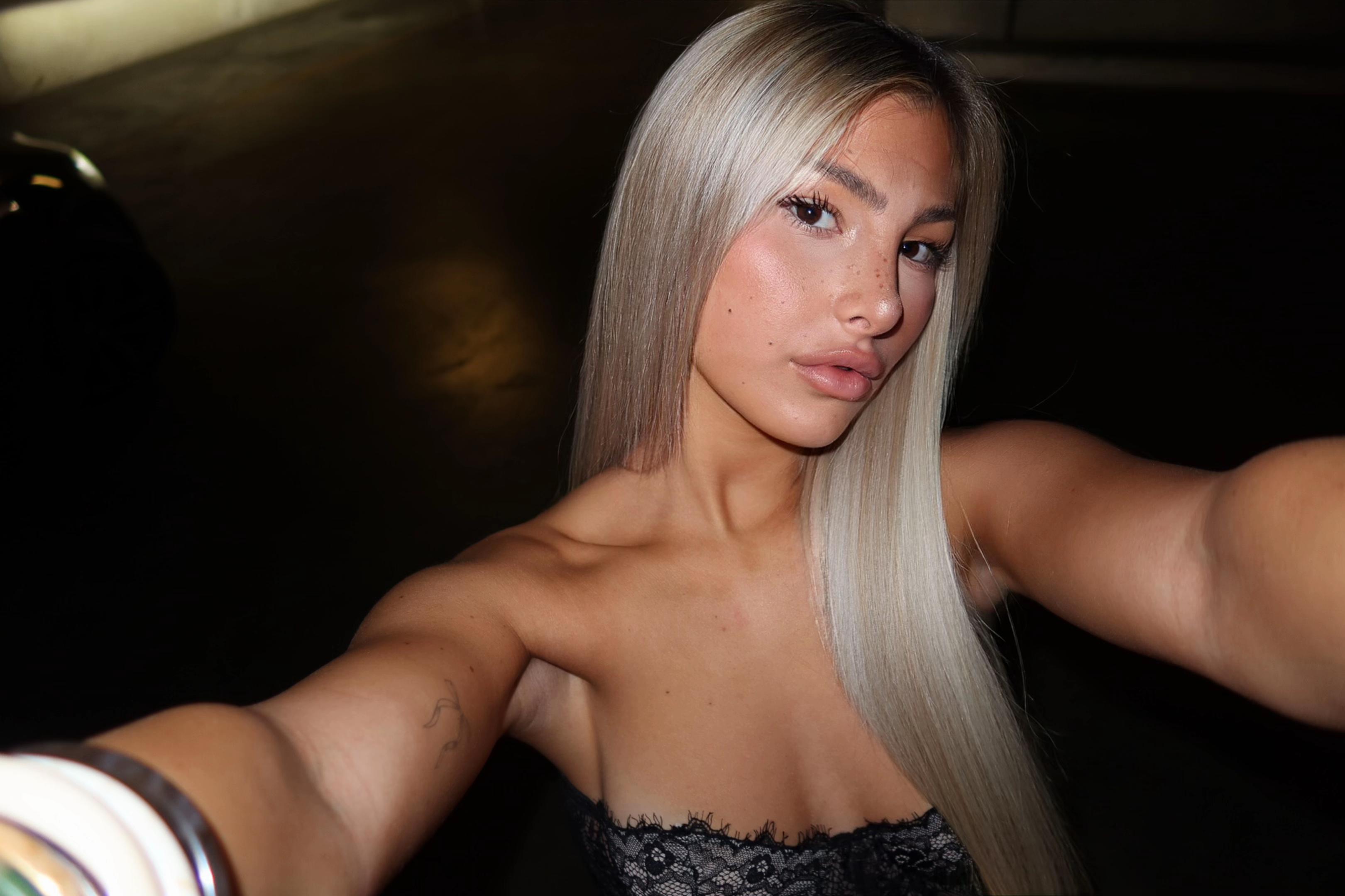 @blondiexbabe