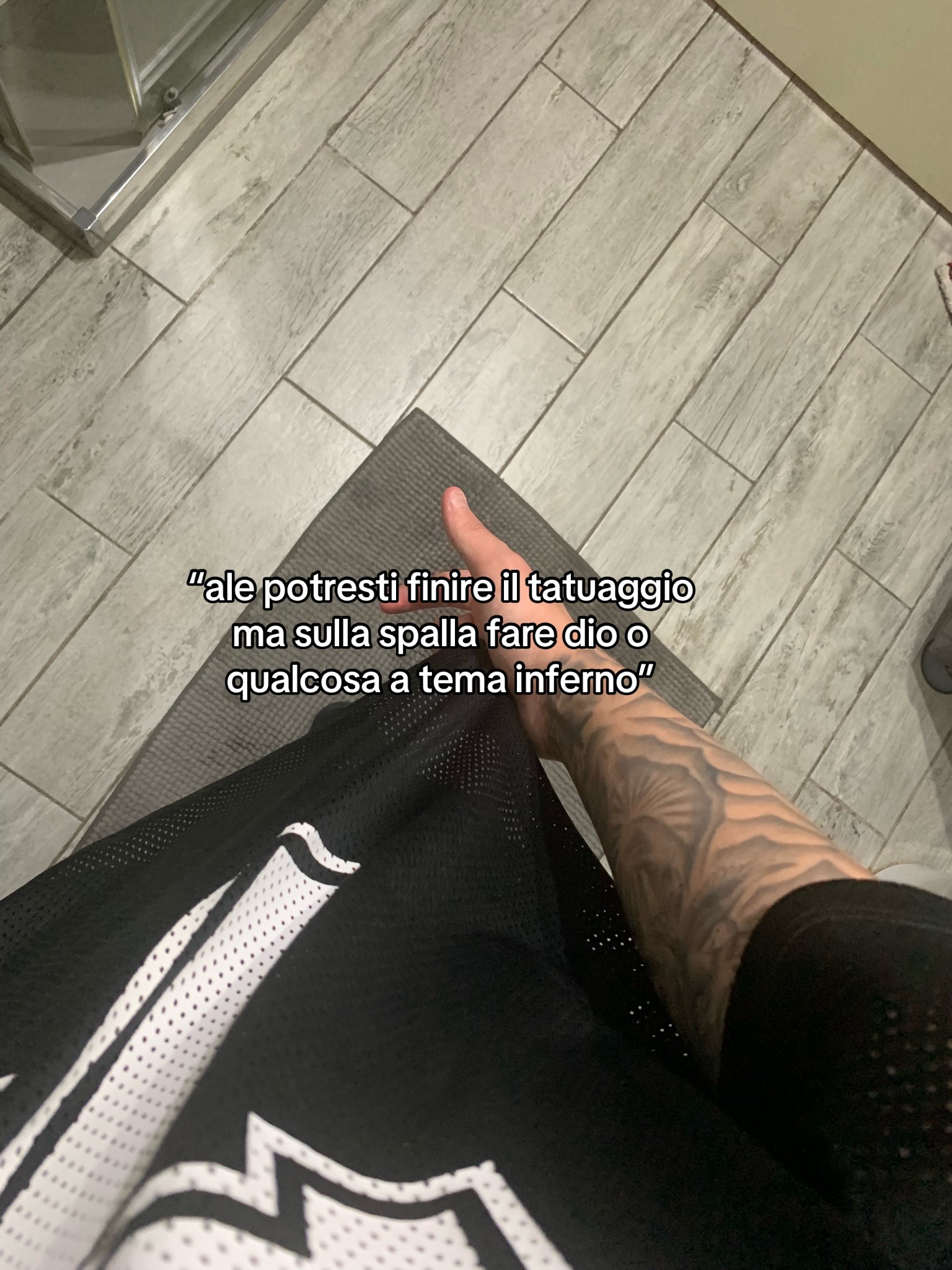 @18𖣂