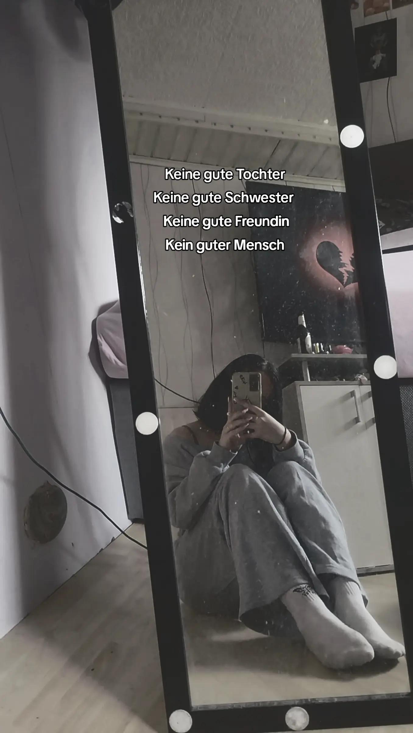 @𝐌𝐚𝐫𝐢𝐞✞