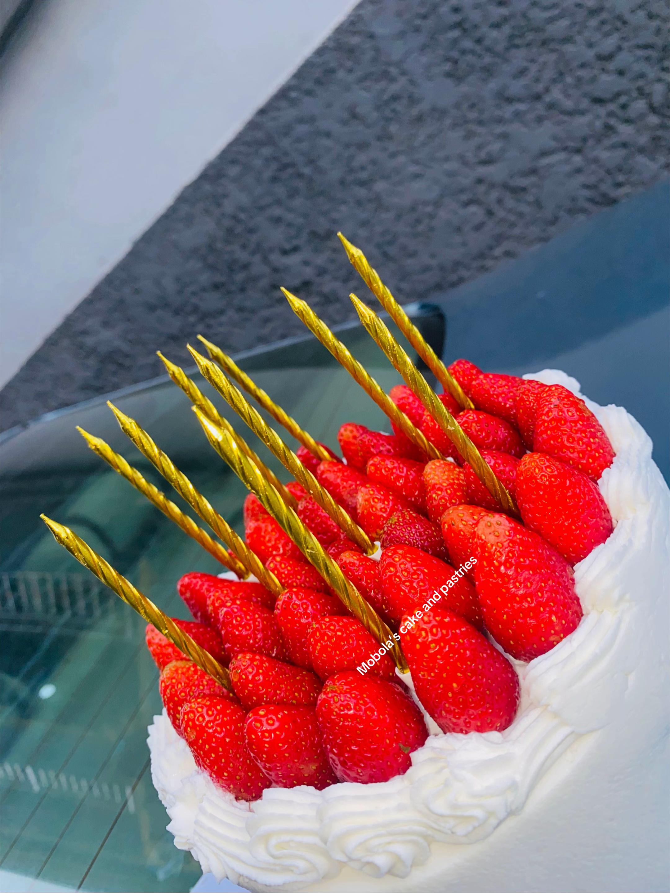 @__mobolascakeandpastries