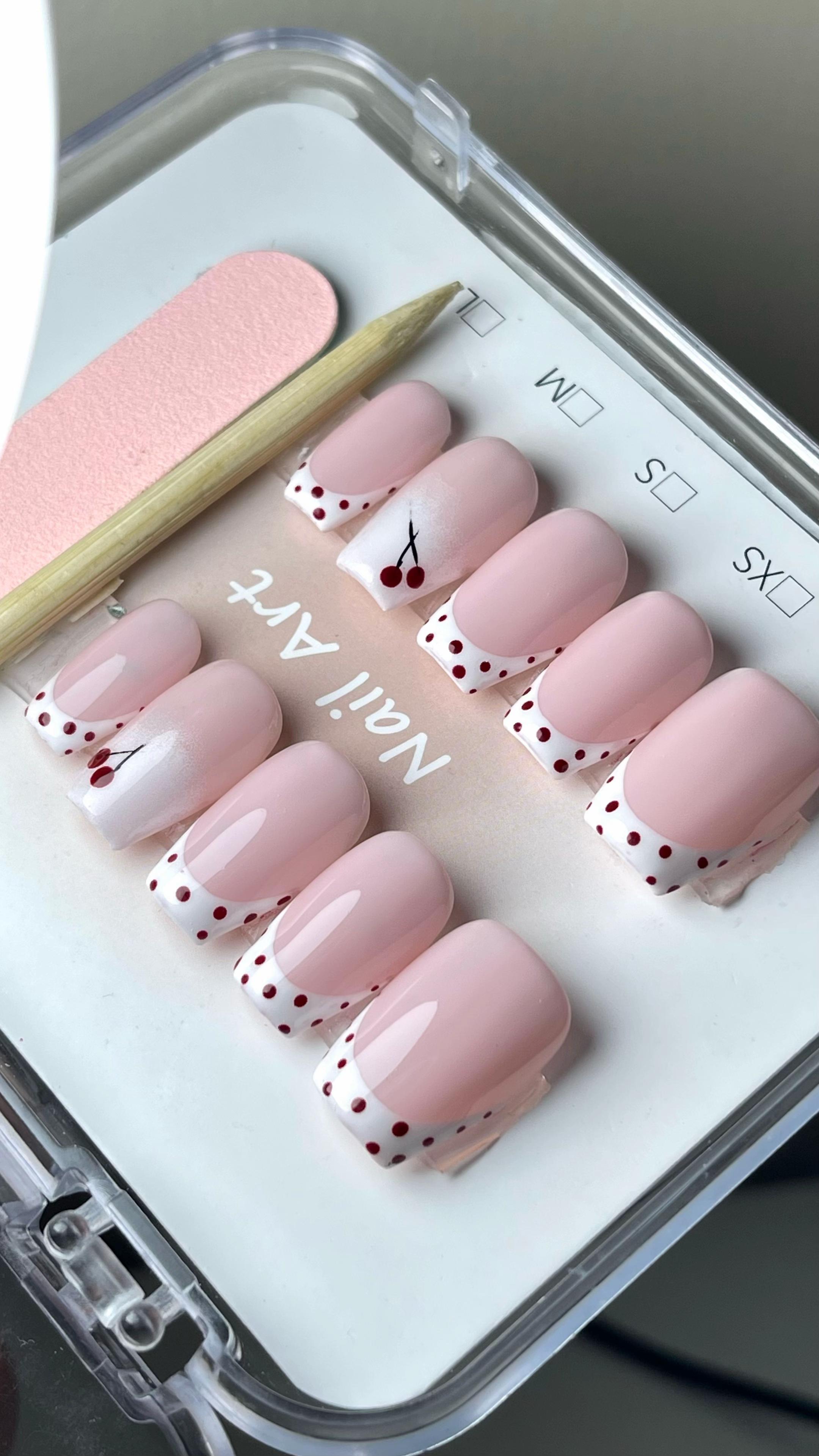 @nails_by_Nana