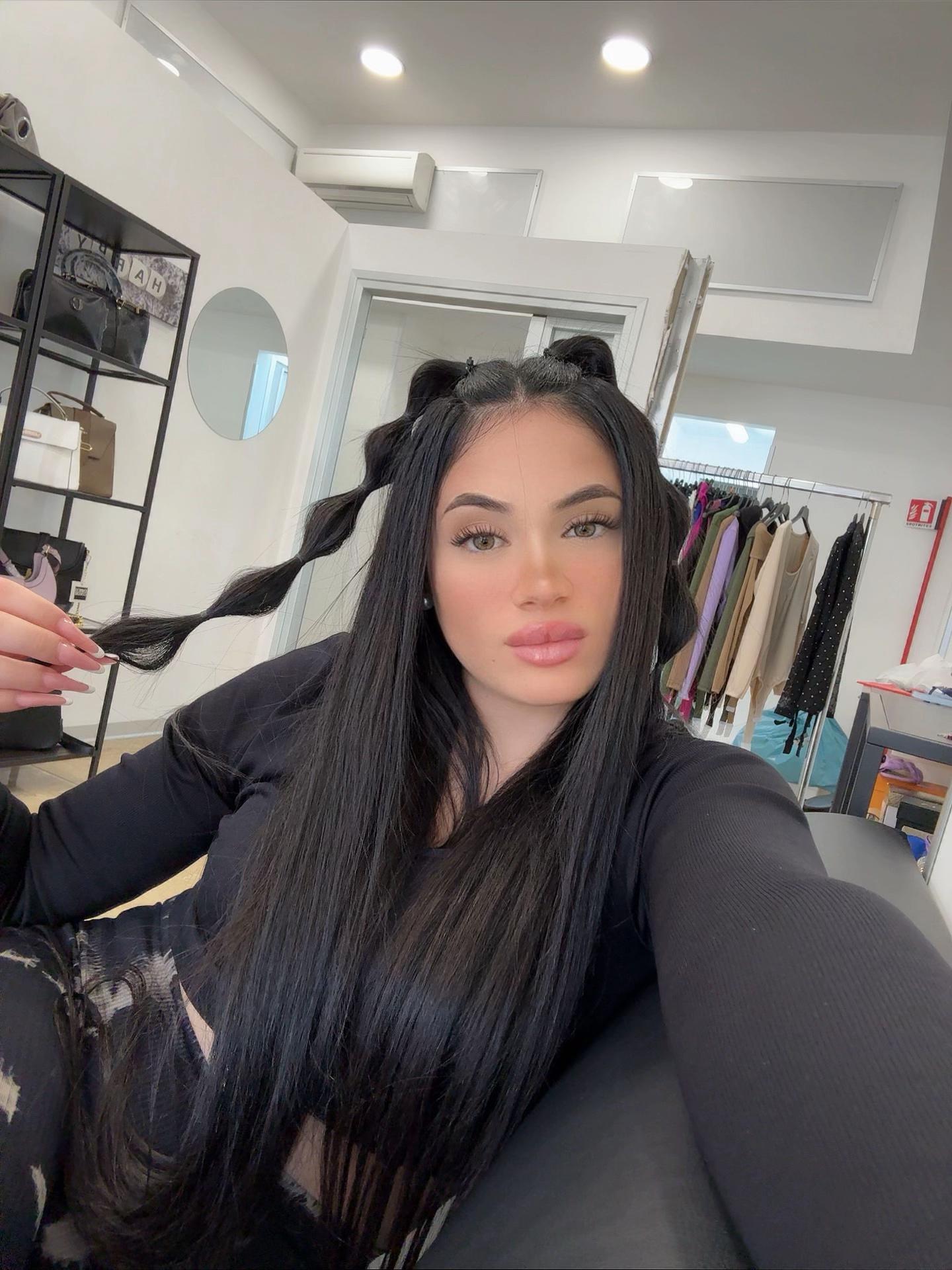 @𝐻𝑒𝓁𝑒𝓃 𝑀𝒶𝓇𝑔𝒾𝑜𝓇𝑒🌟