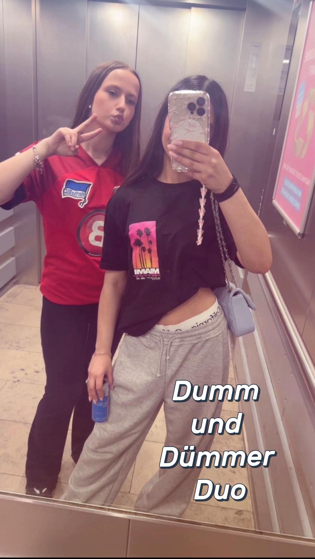 @🫐