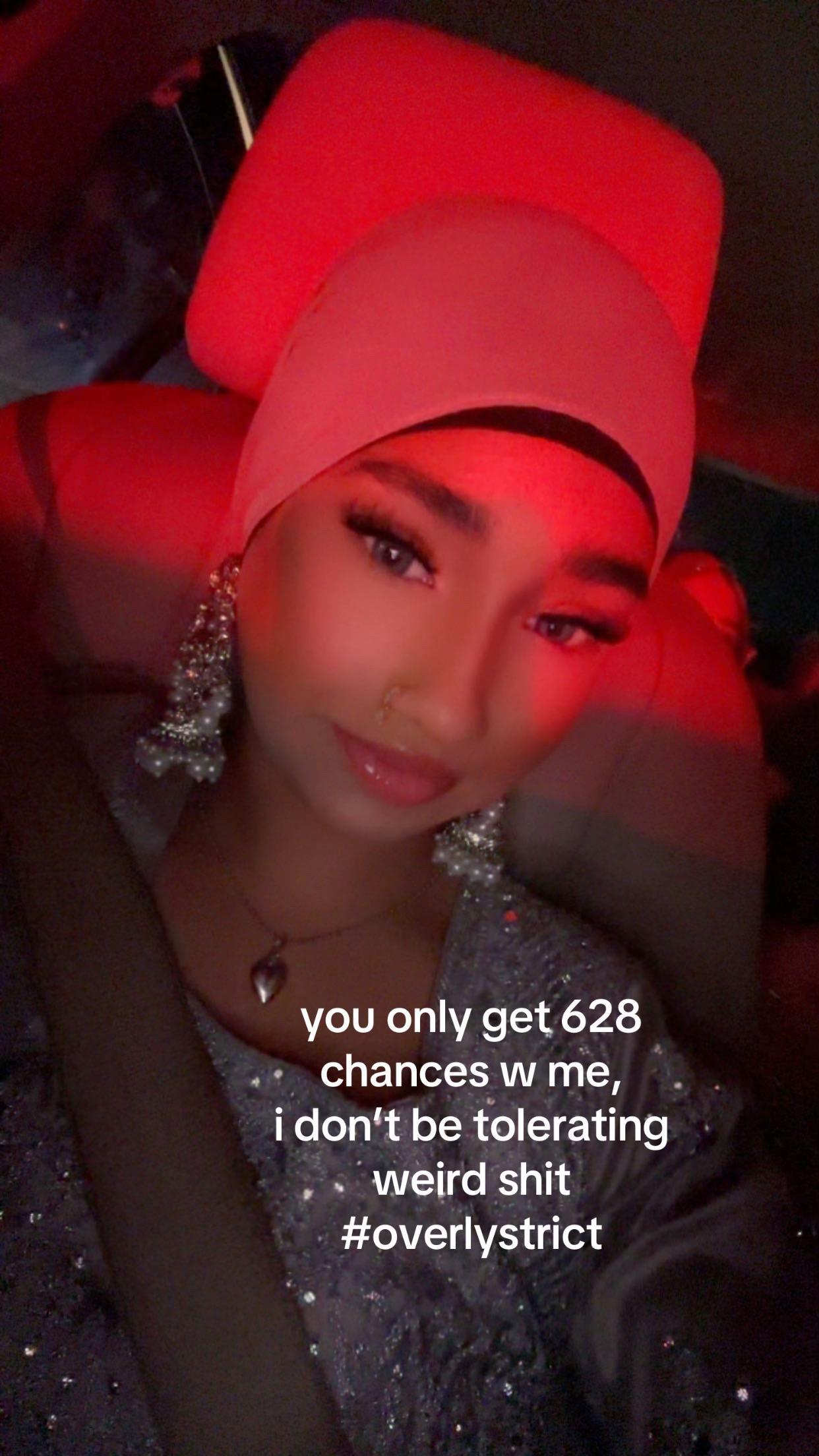 @￶ ꨄ