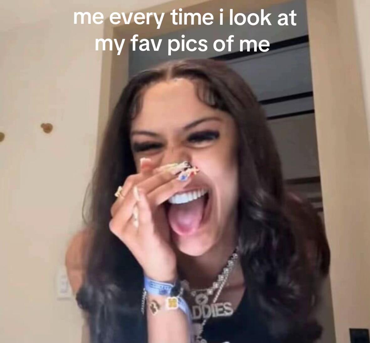 @delia