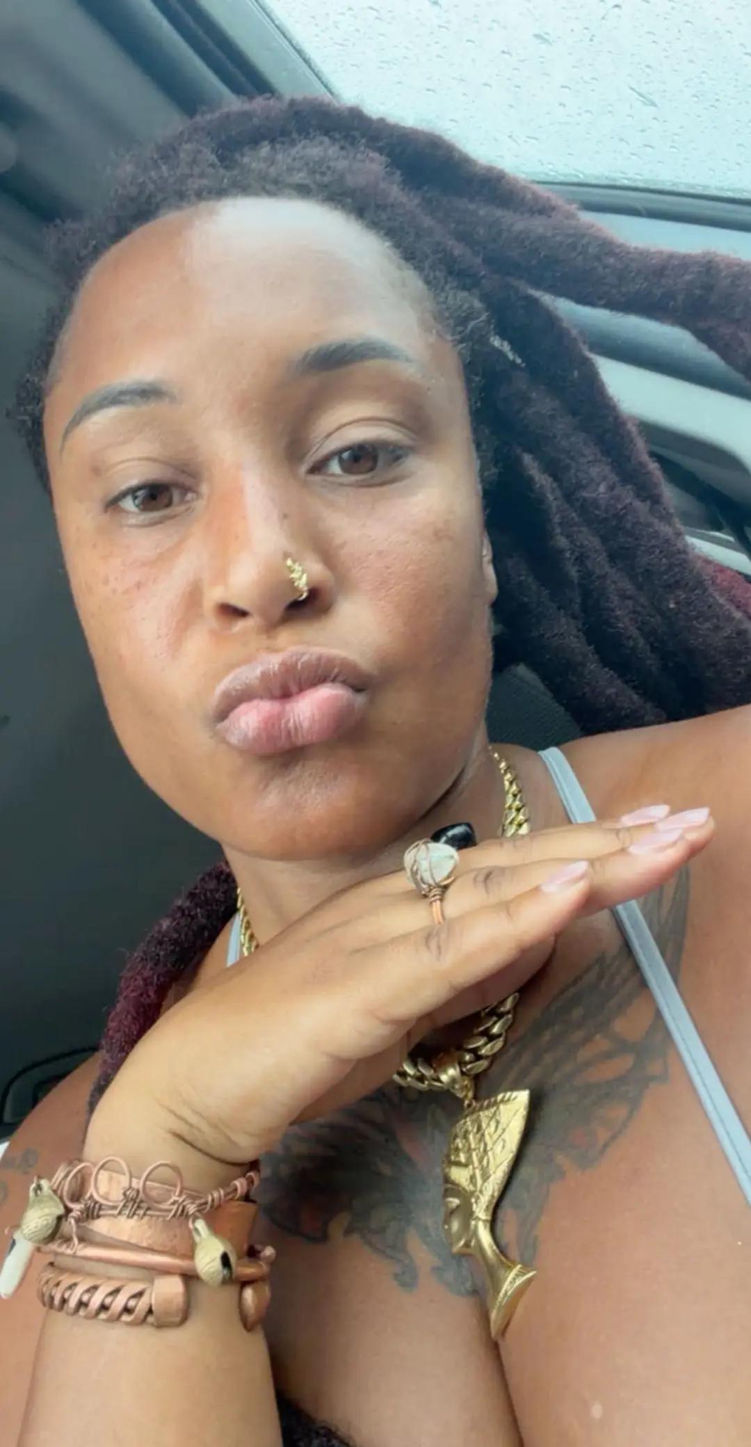 @Fineassyellatrucking