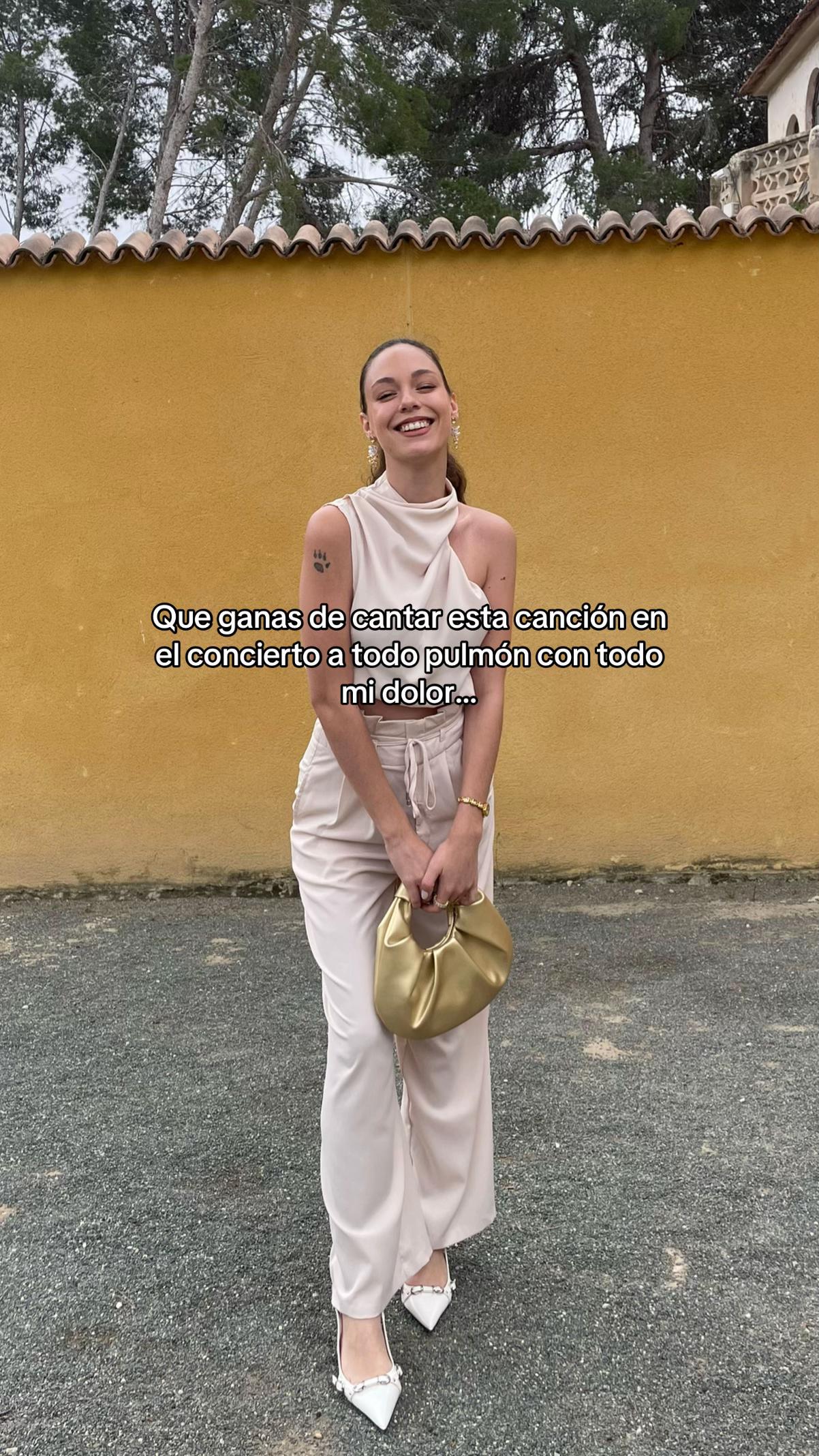 @Clau.