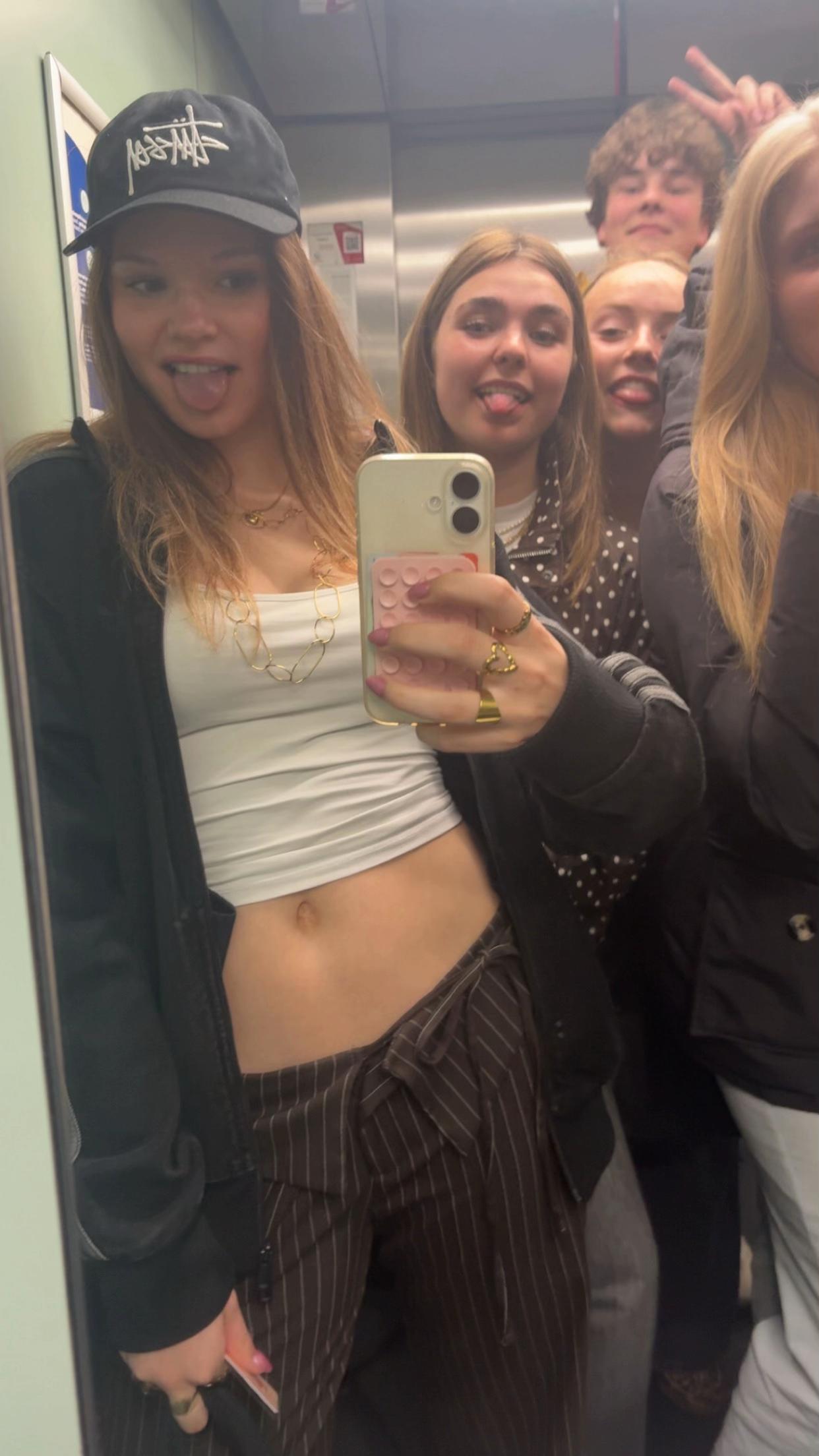 @lauuu_vb