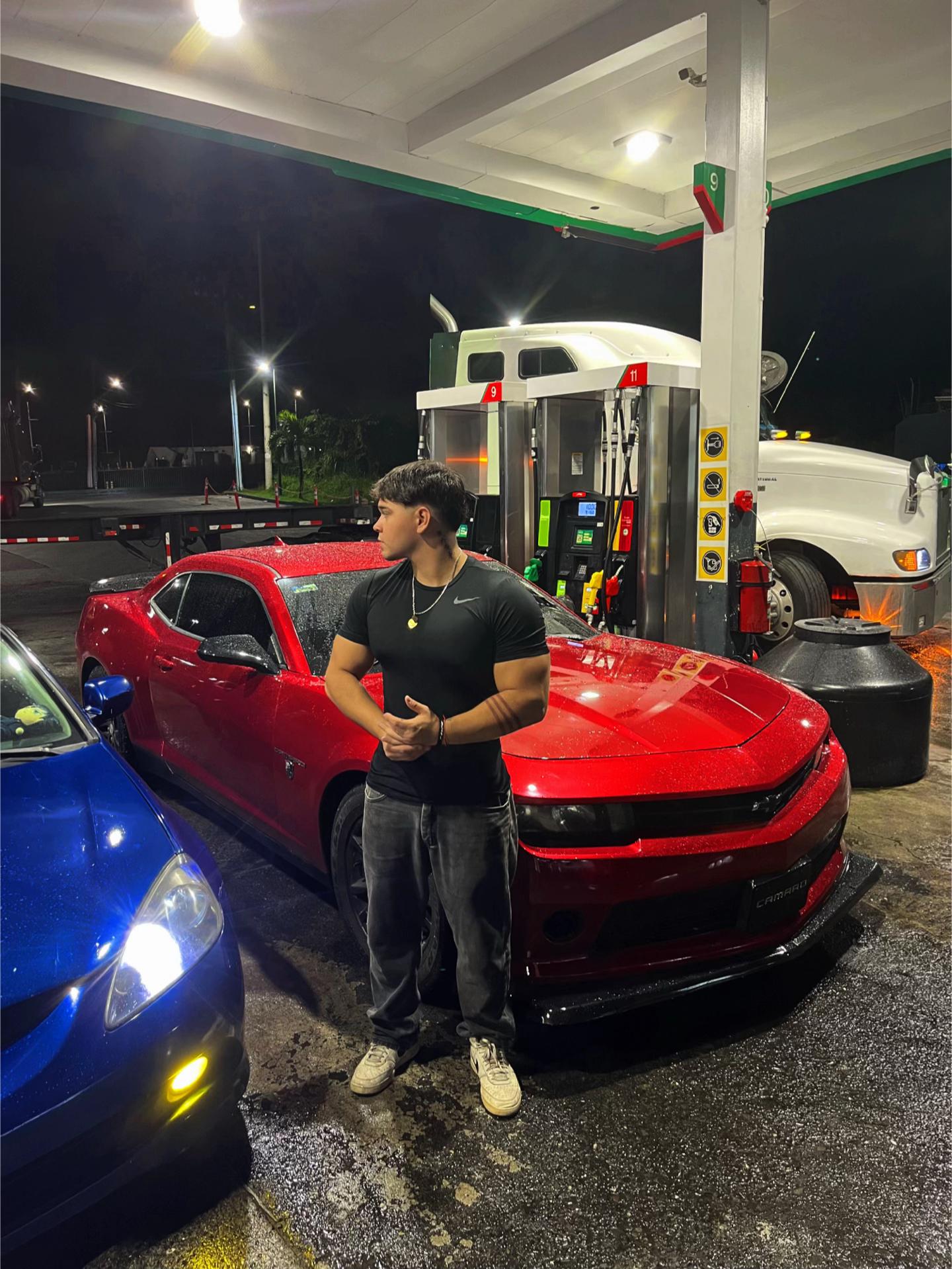 @Red Camaro👺