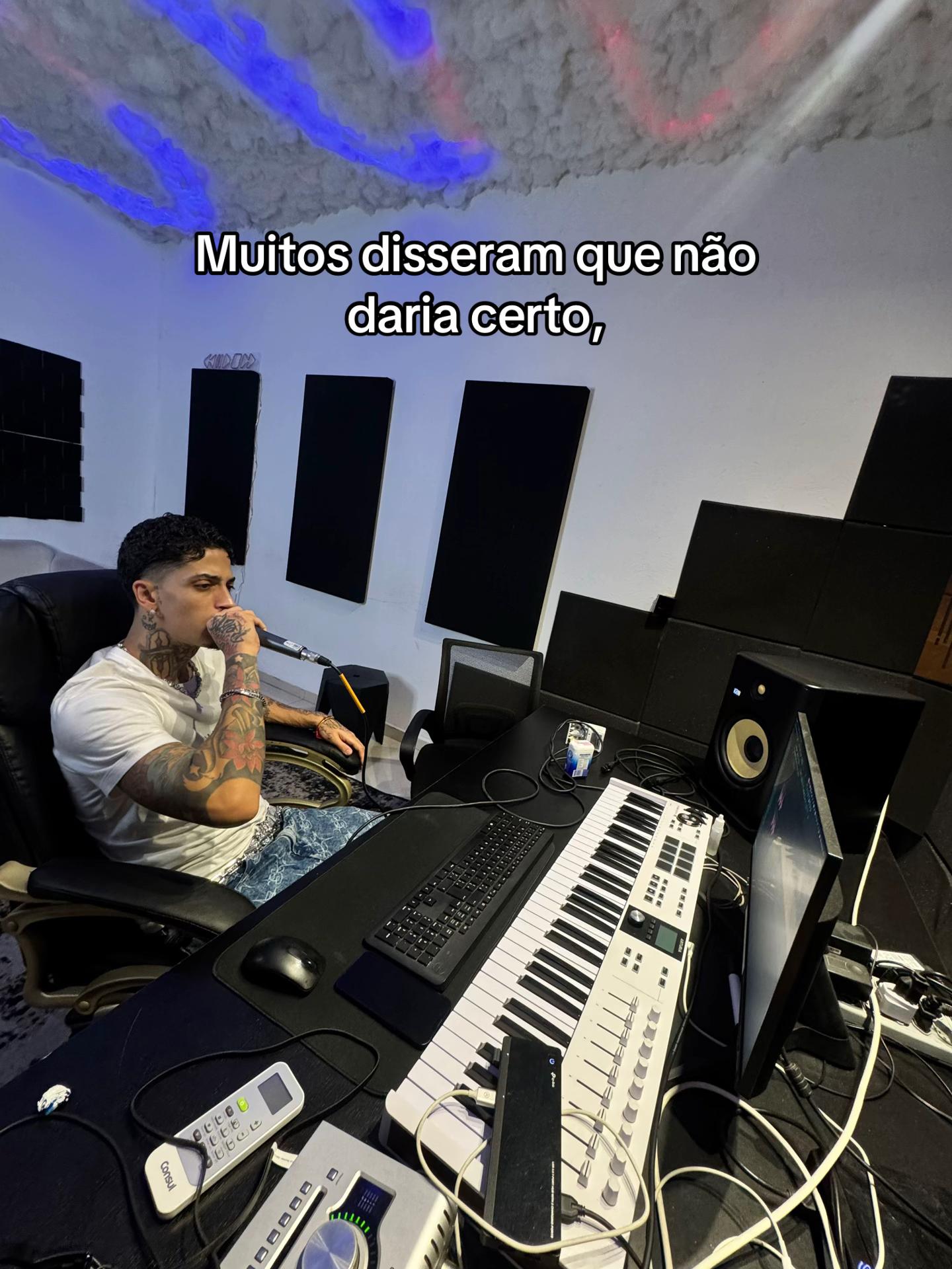 @jhowmc_