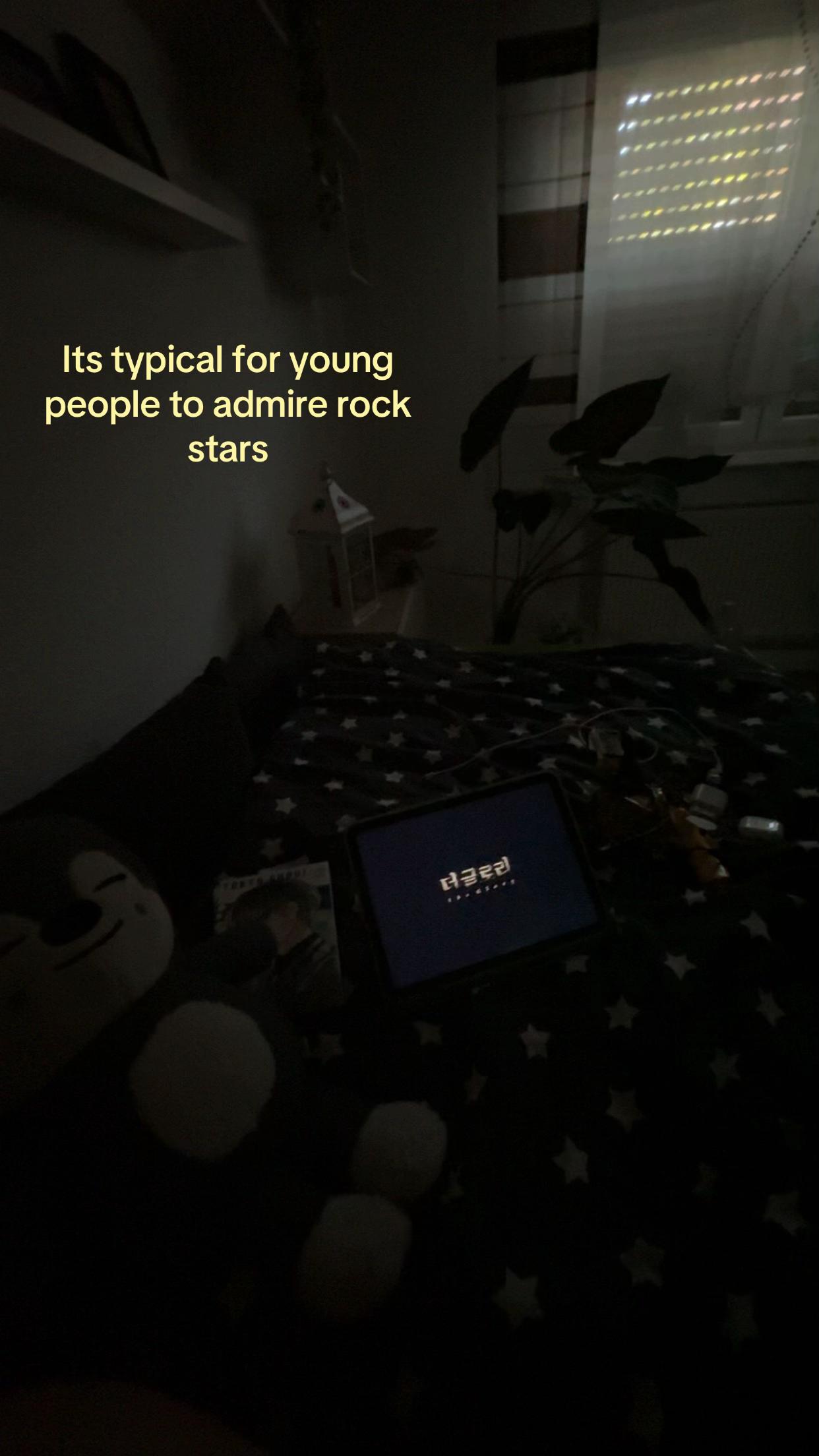 @✰