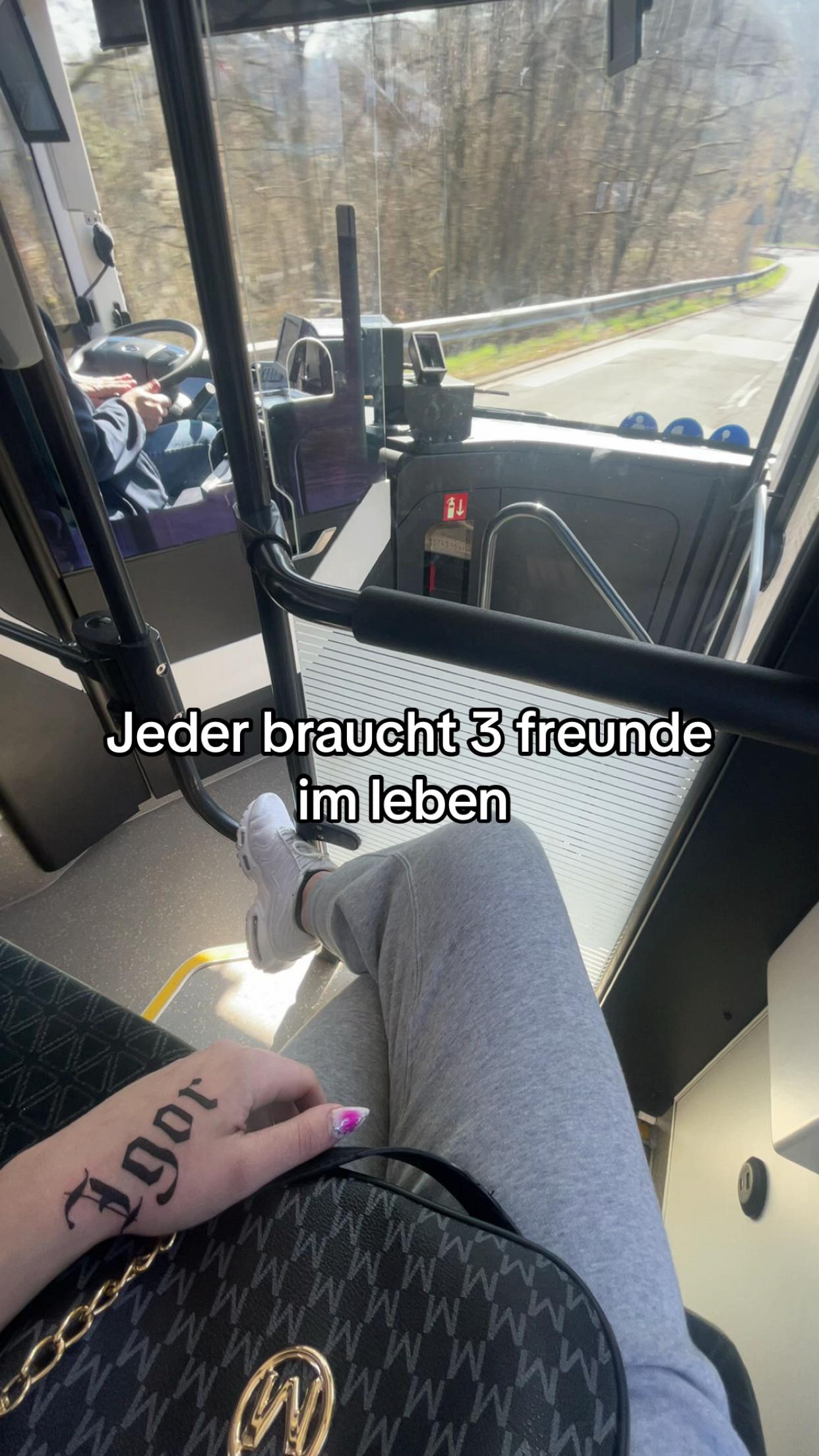 @leajolee22